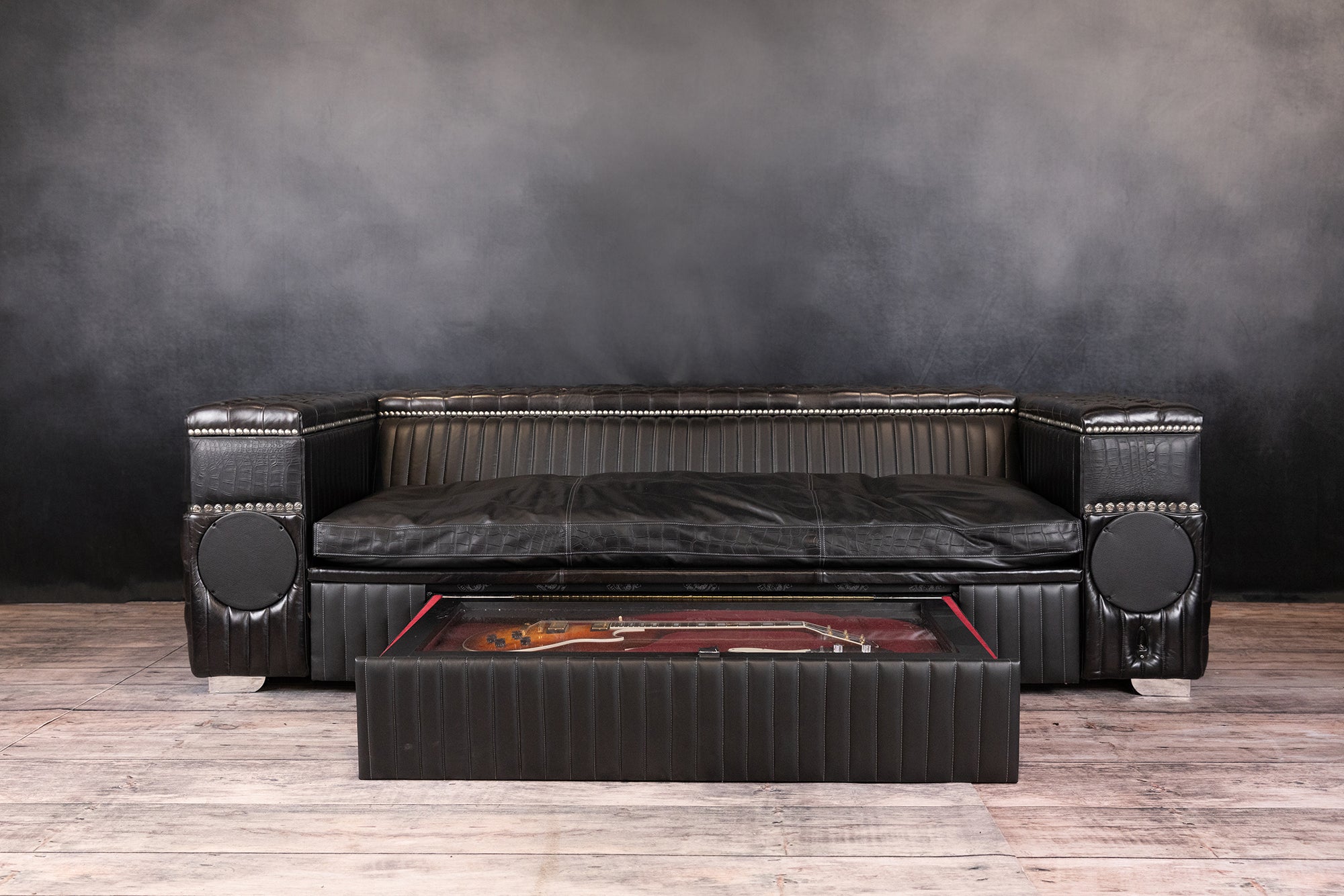 GUITARMAN SOFA