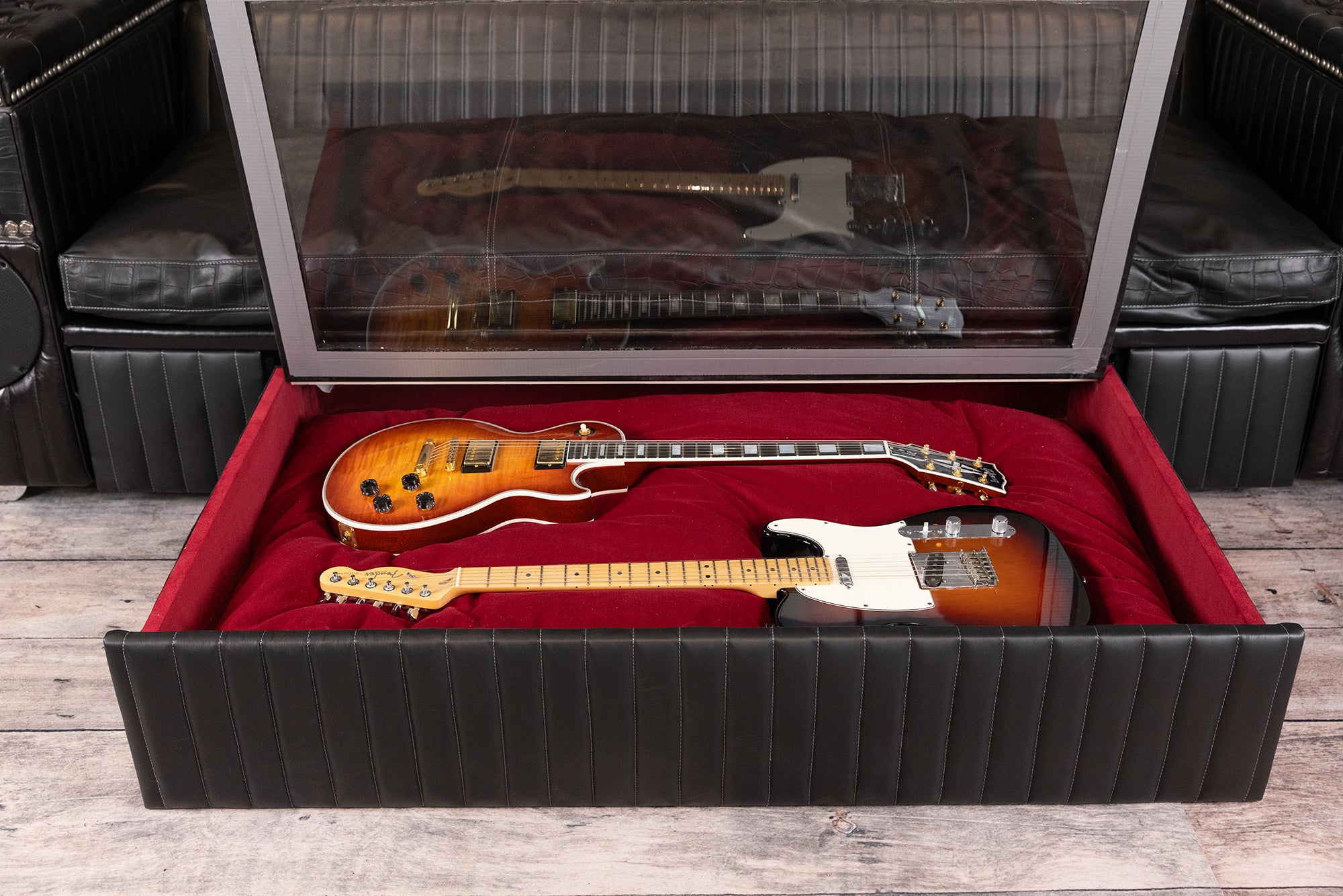 GUITARMAN SOFA