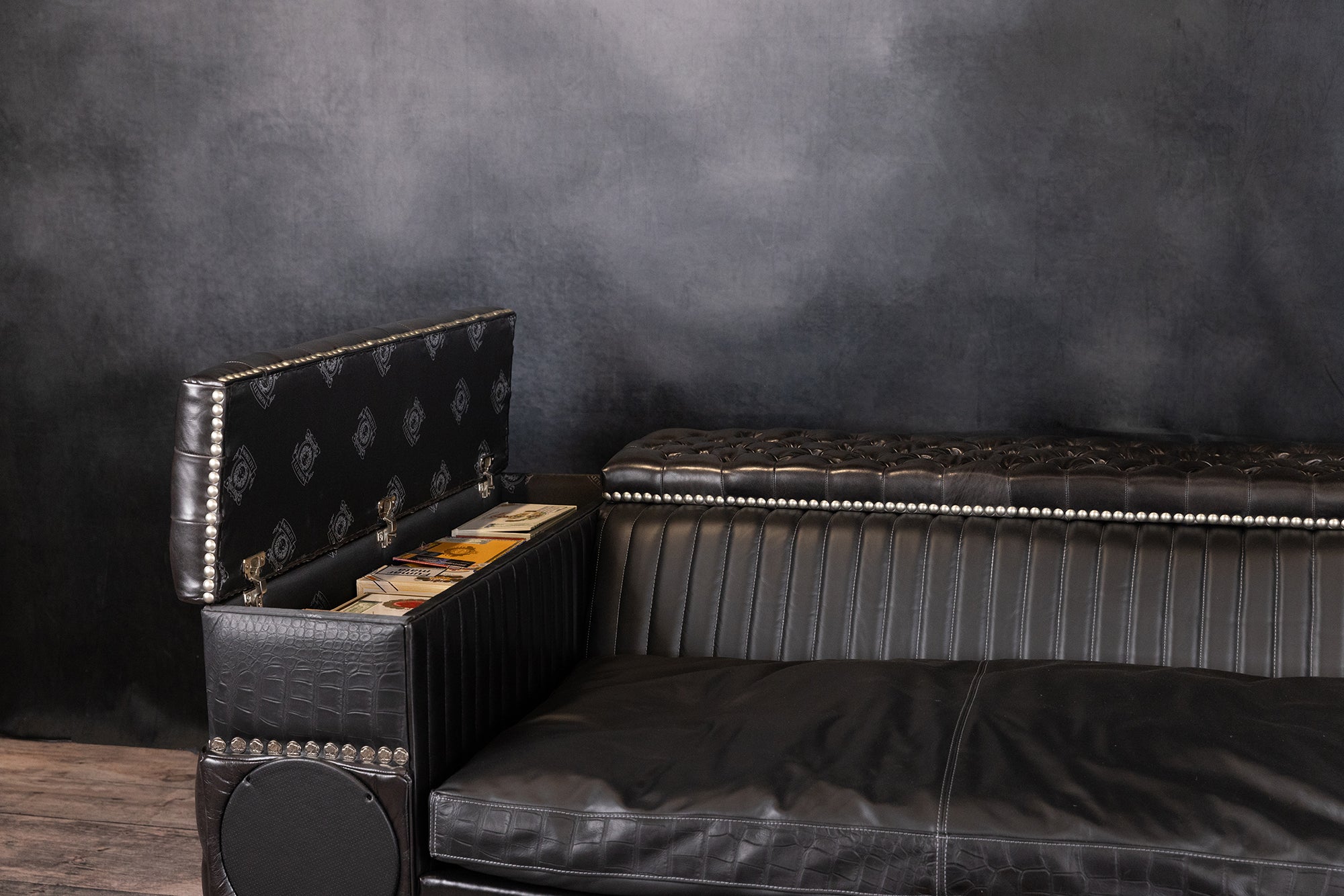 GUITARMAN SOFA