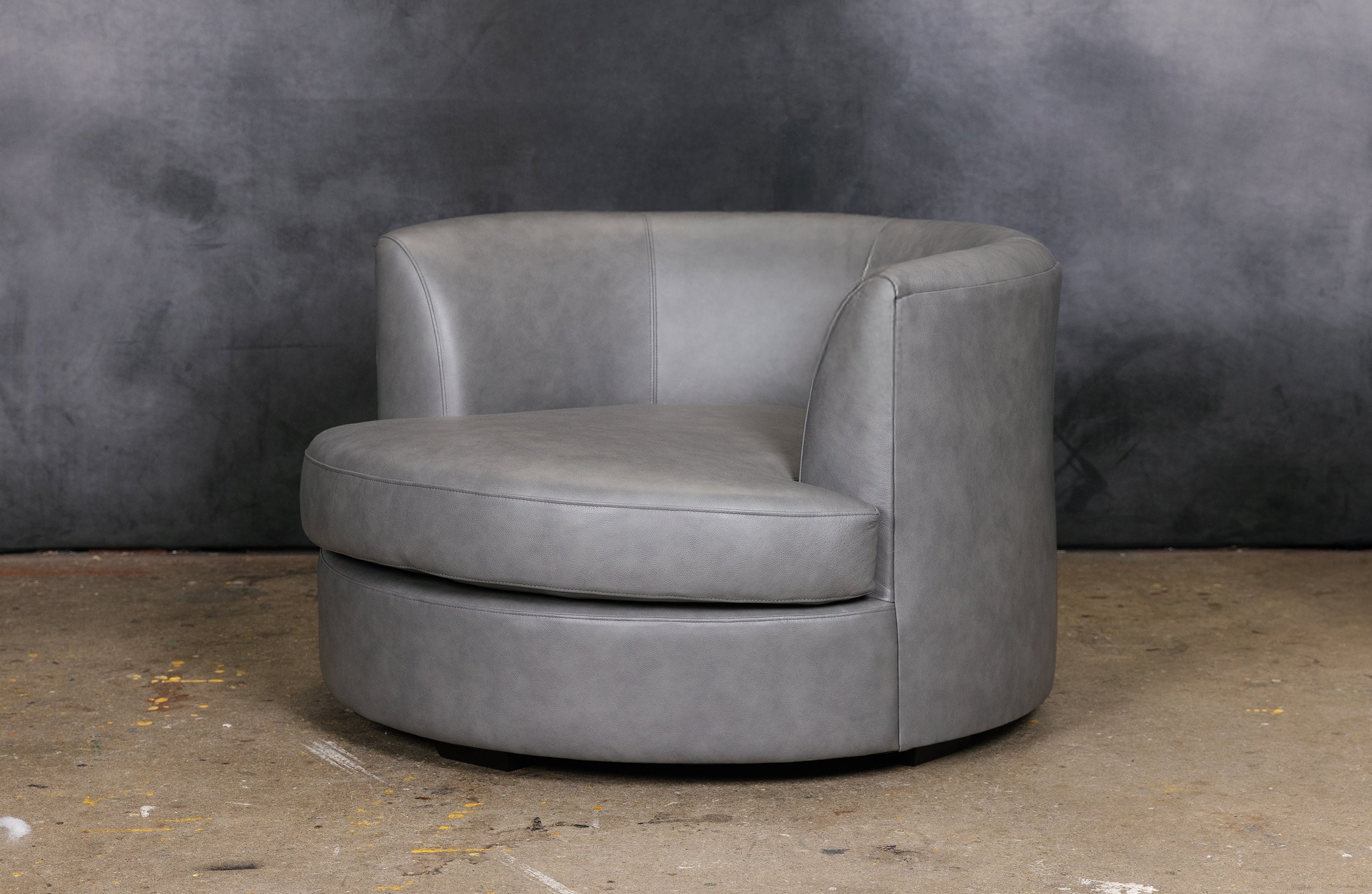 HALO ROUND LEATHER CUDDLER