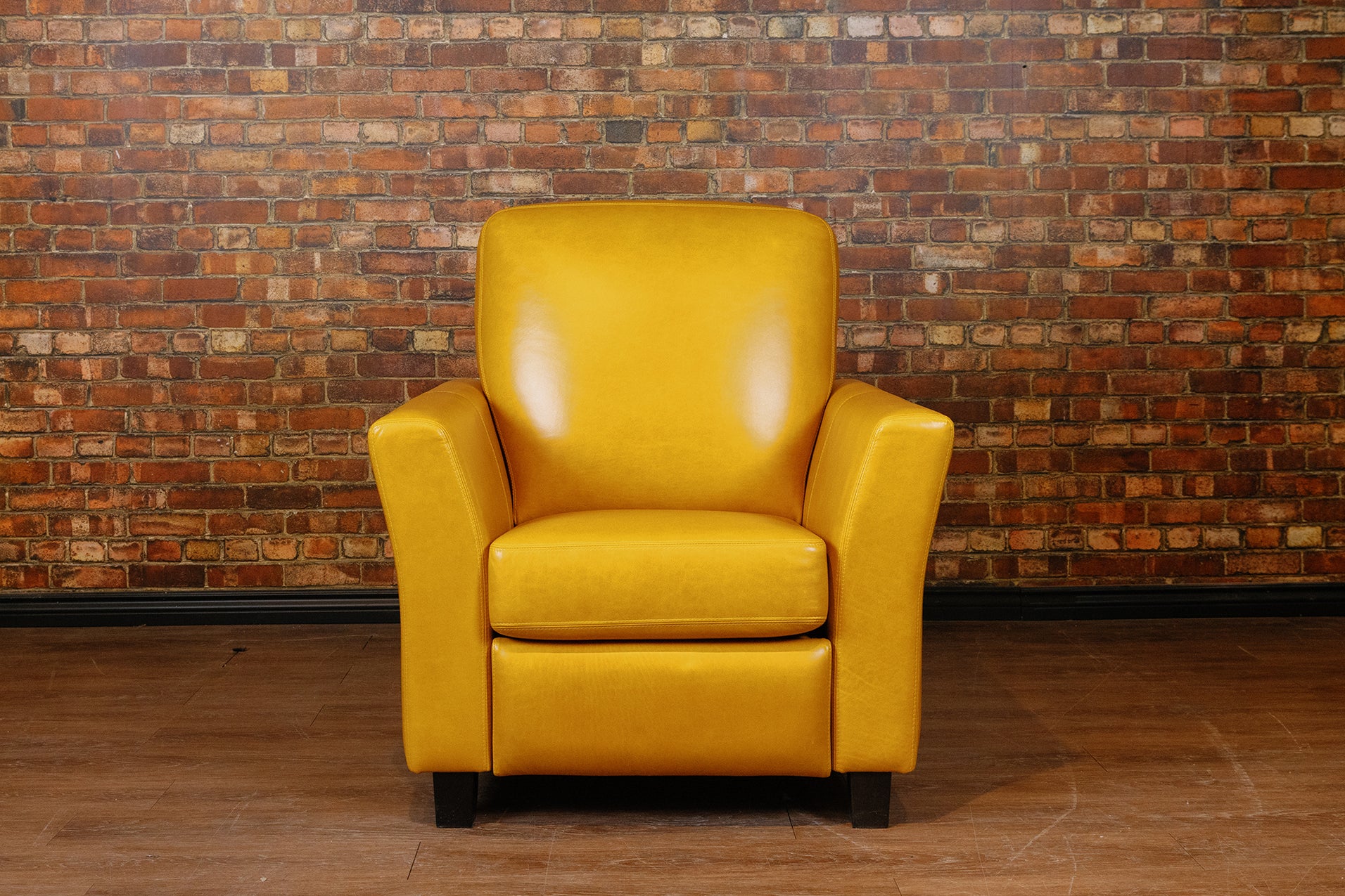LISBON LEATHER RECLINER FLOOR MODEL