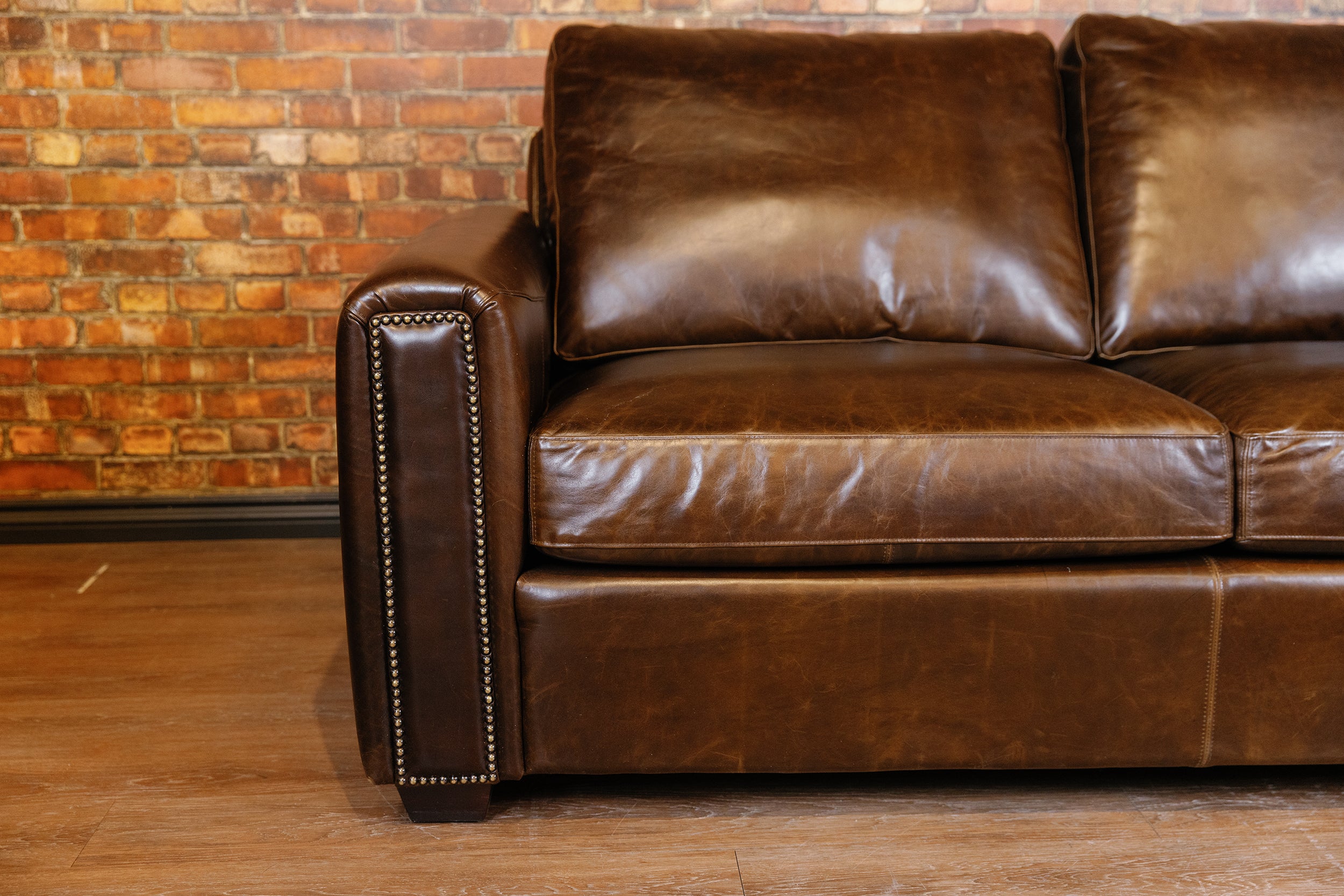 IOWA SECTIONAL FLOOR MODEL 109X109