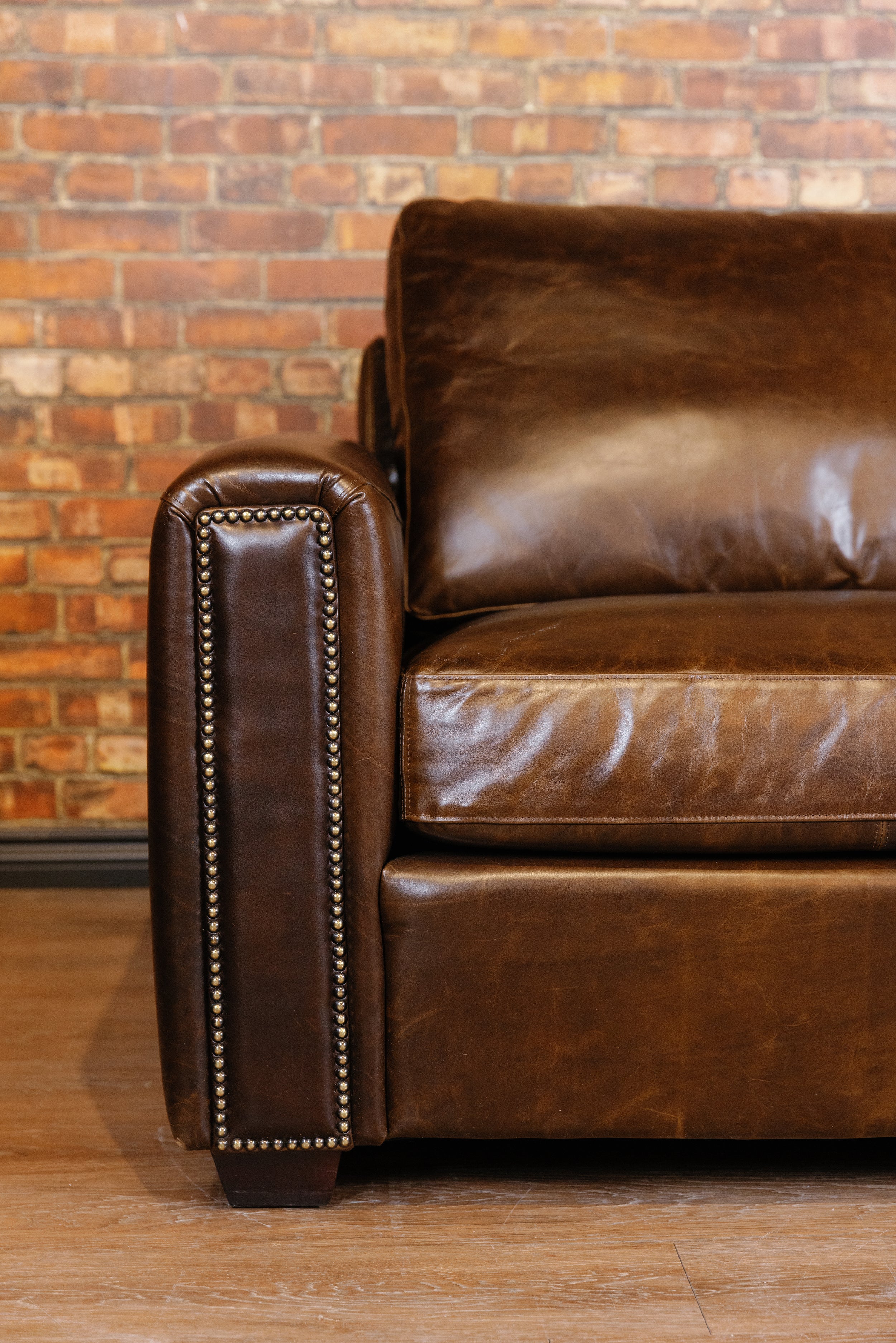 IOWA SECTIONAL FLOOR MODEL 109X109