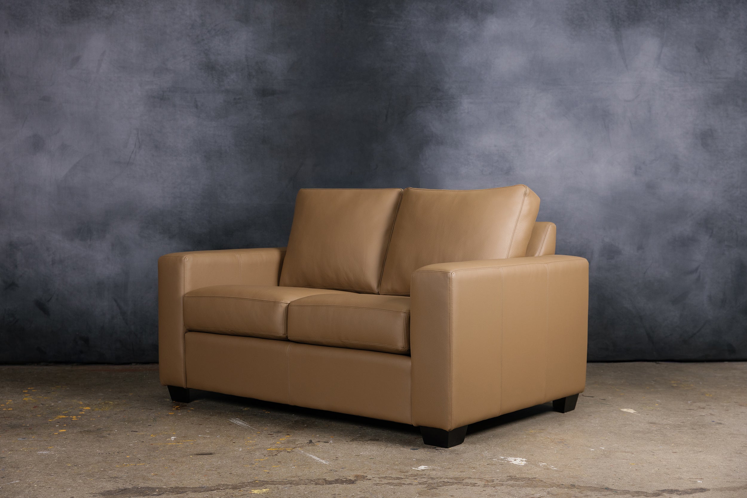 MAX LEATHER LOVESEAT