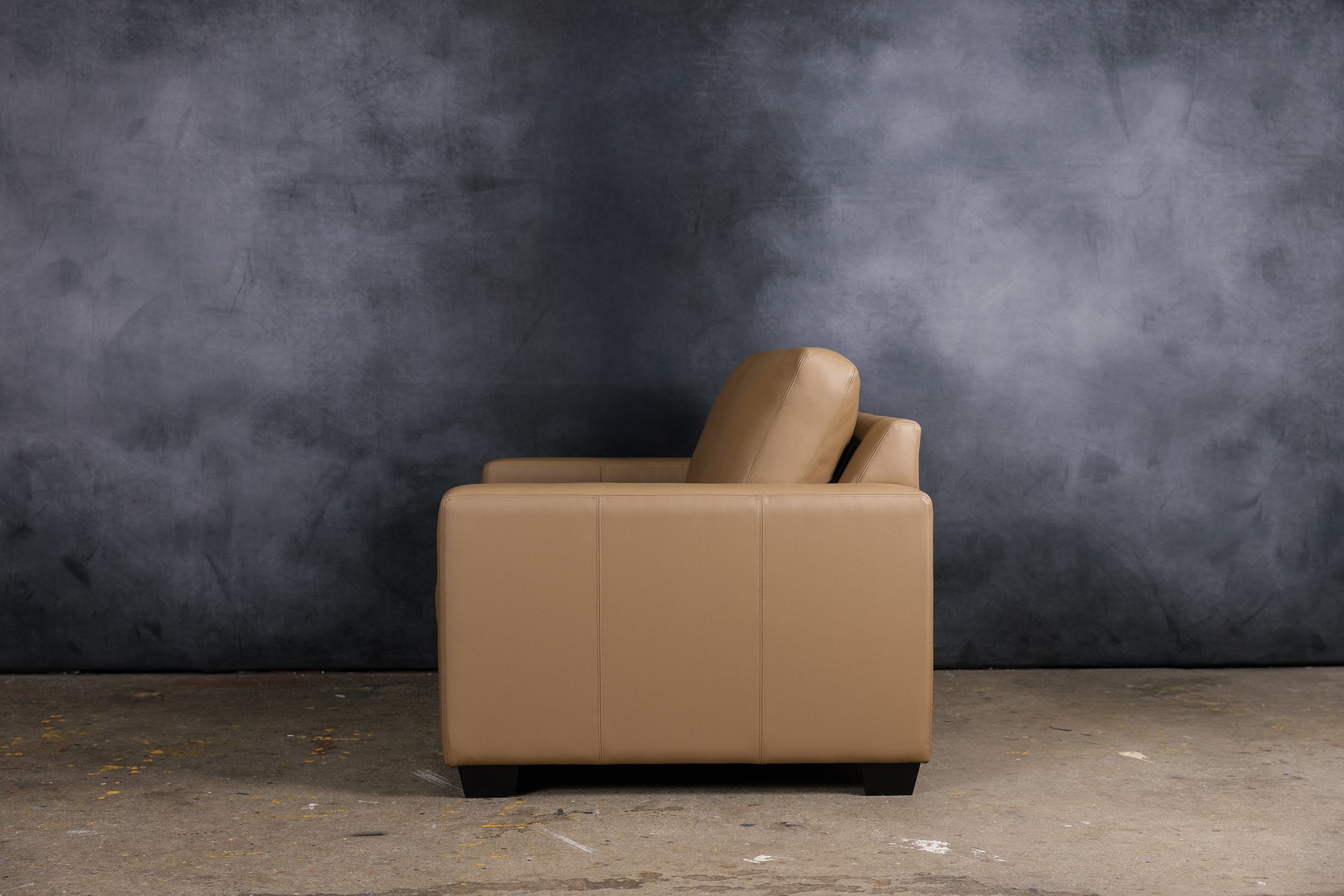 MAX LEATHER LOVESEAT