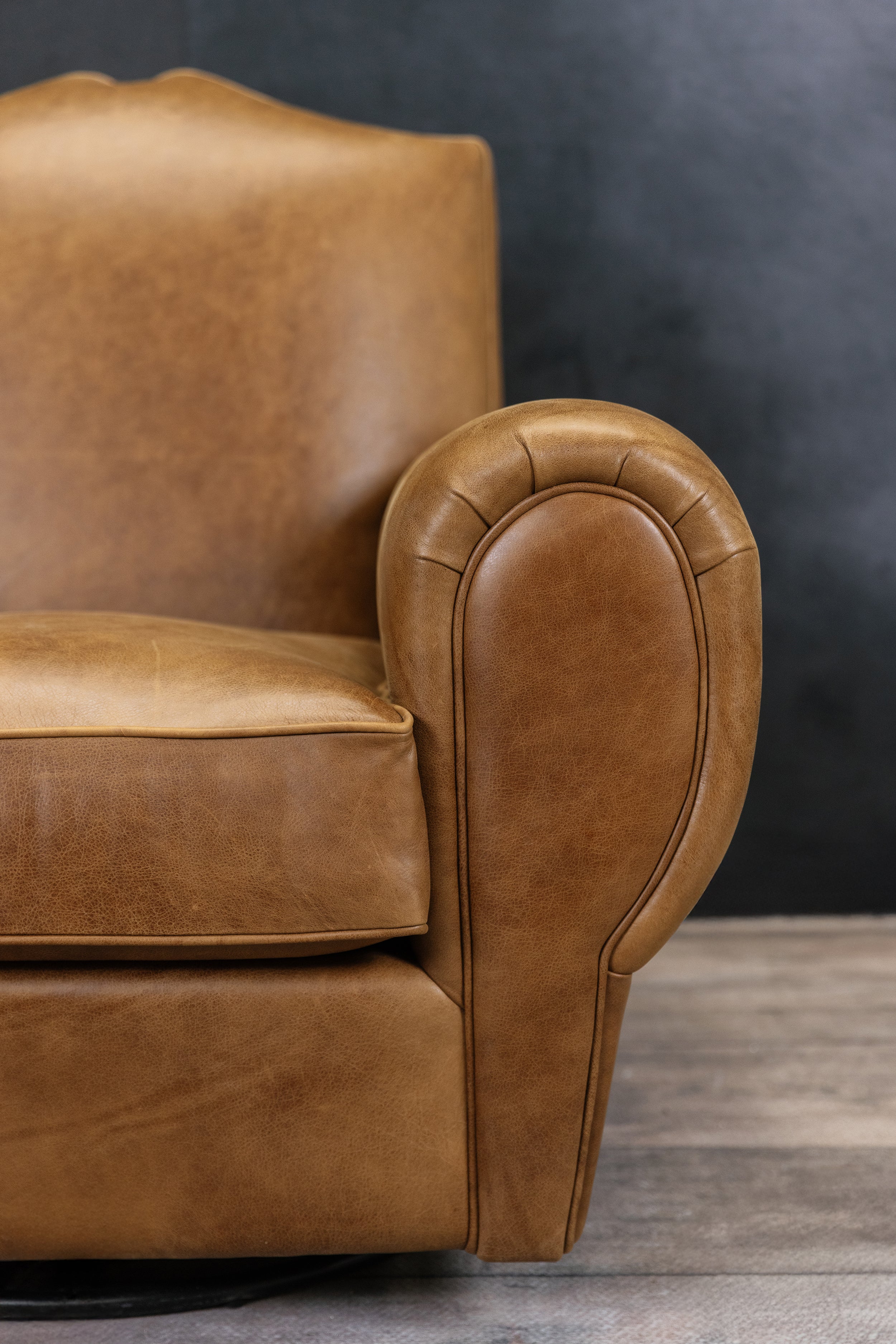 MOUSTACHE LEATHER CIGAR SWIVEL CHAIR