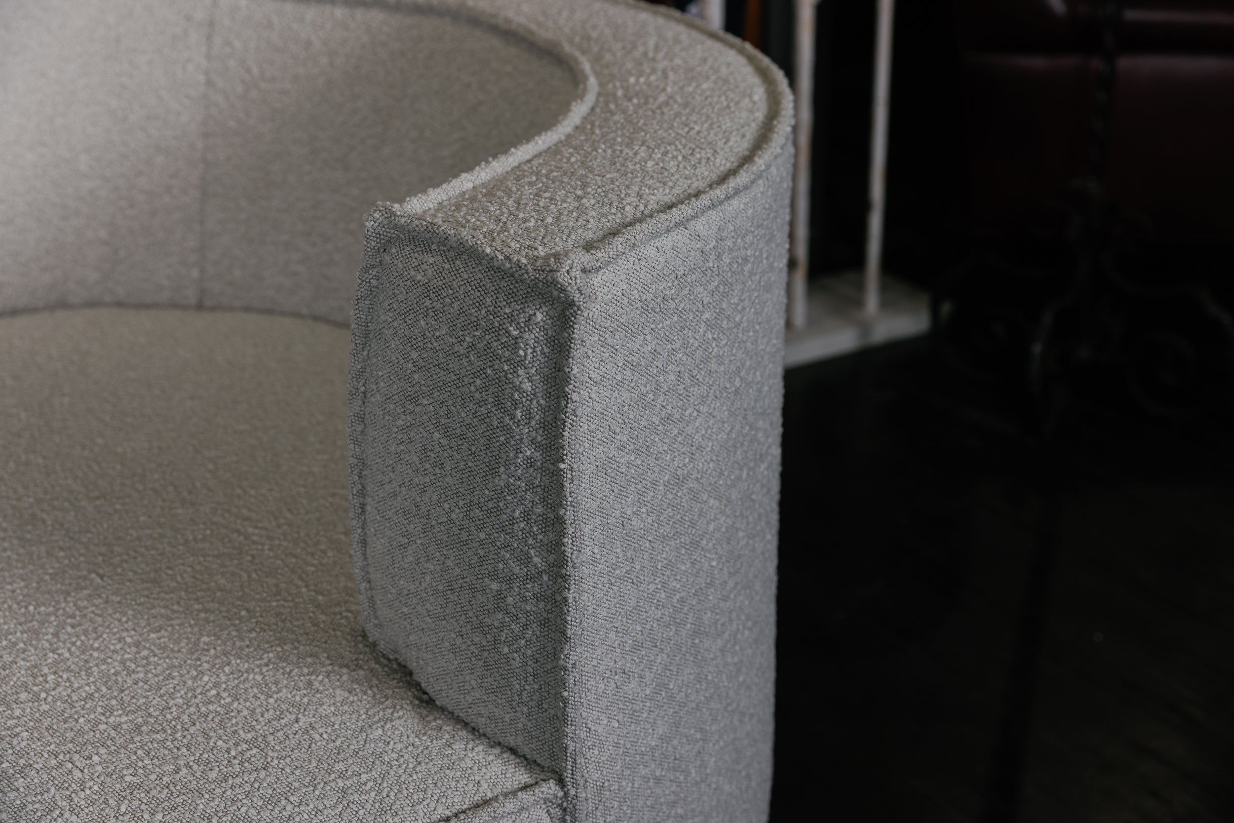 FABRIC ROUND CUDDLER 48 INCH FLOOR MODEL