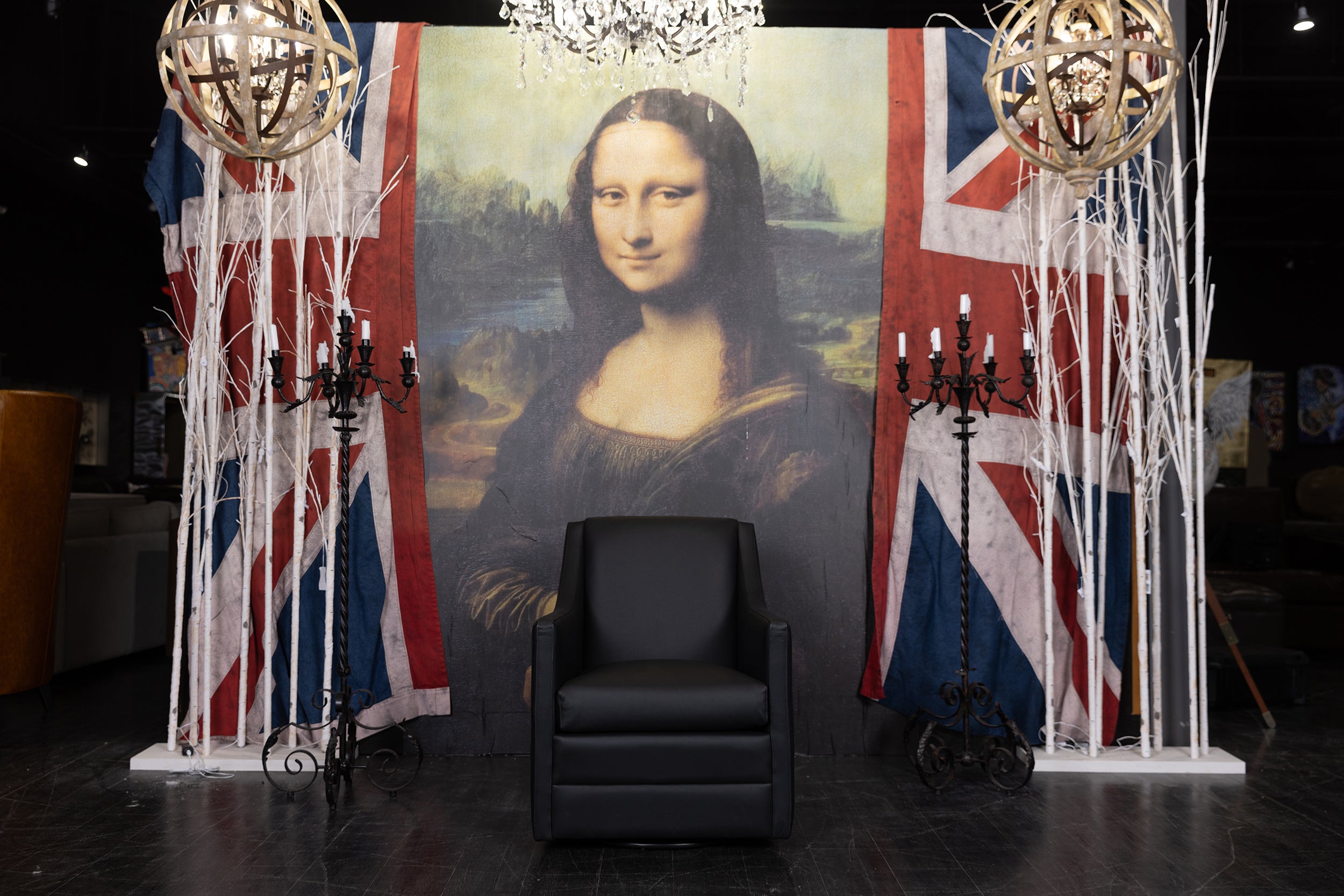 GLENNIE LEATHER SWIVEL CHAIR FLOOR MODEL (BLACK )