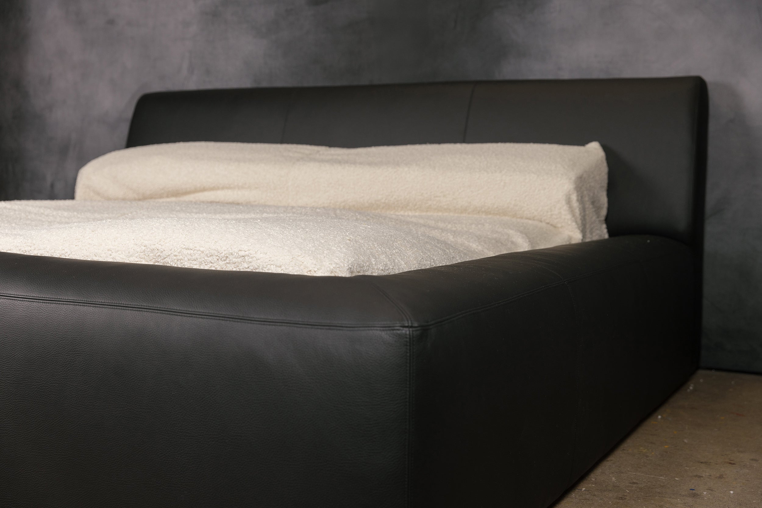 CORPORAL LEATHER BED