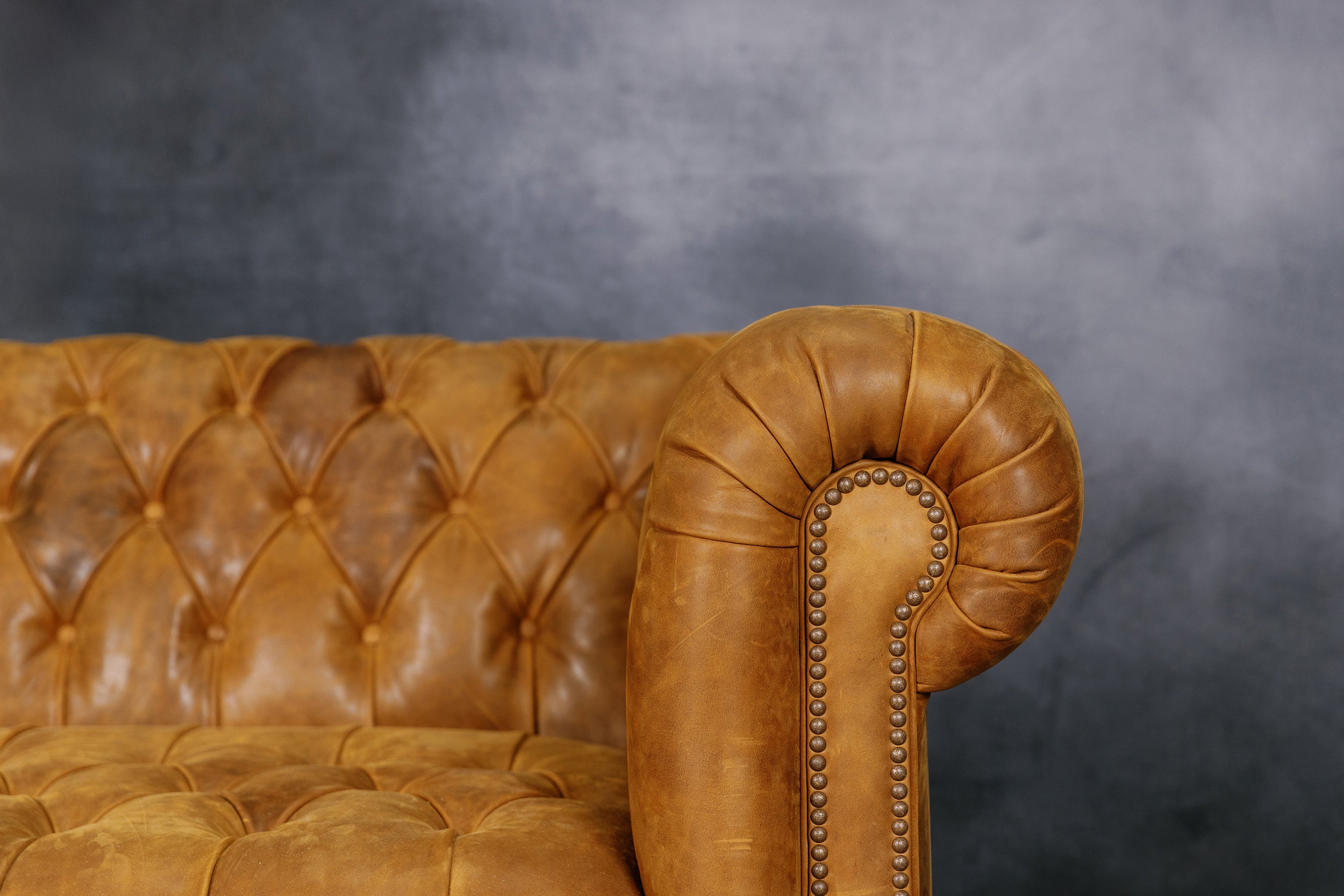 CLASSIC CHESTERFIELD SOFA