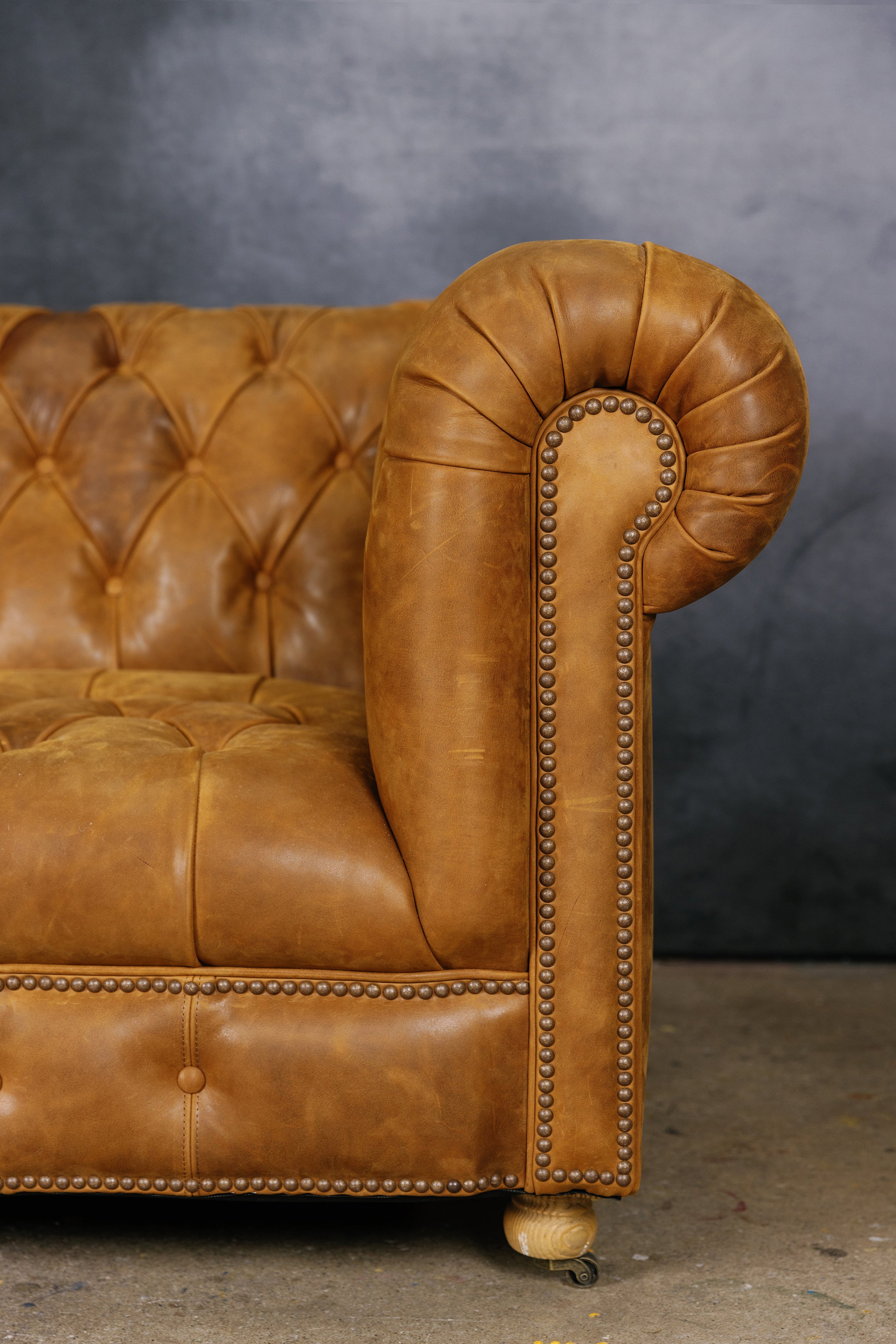 CLASSIC CHESTERFIELD SOFA