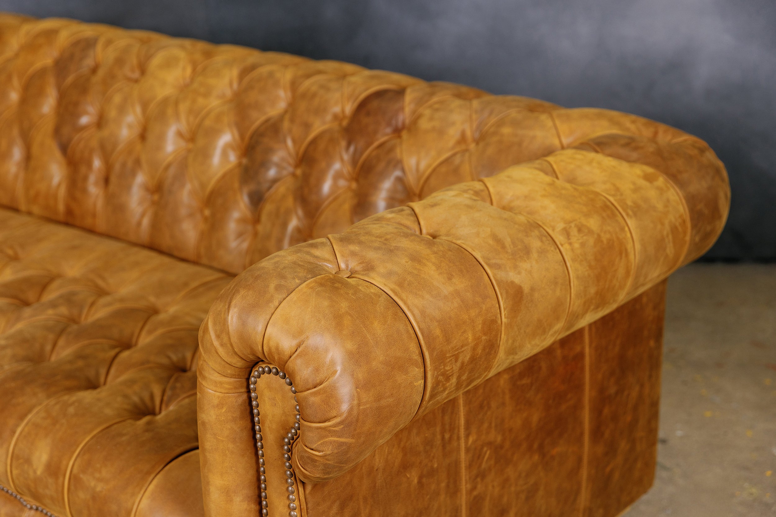 CLASSIC CHESTERFIELD SOFA