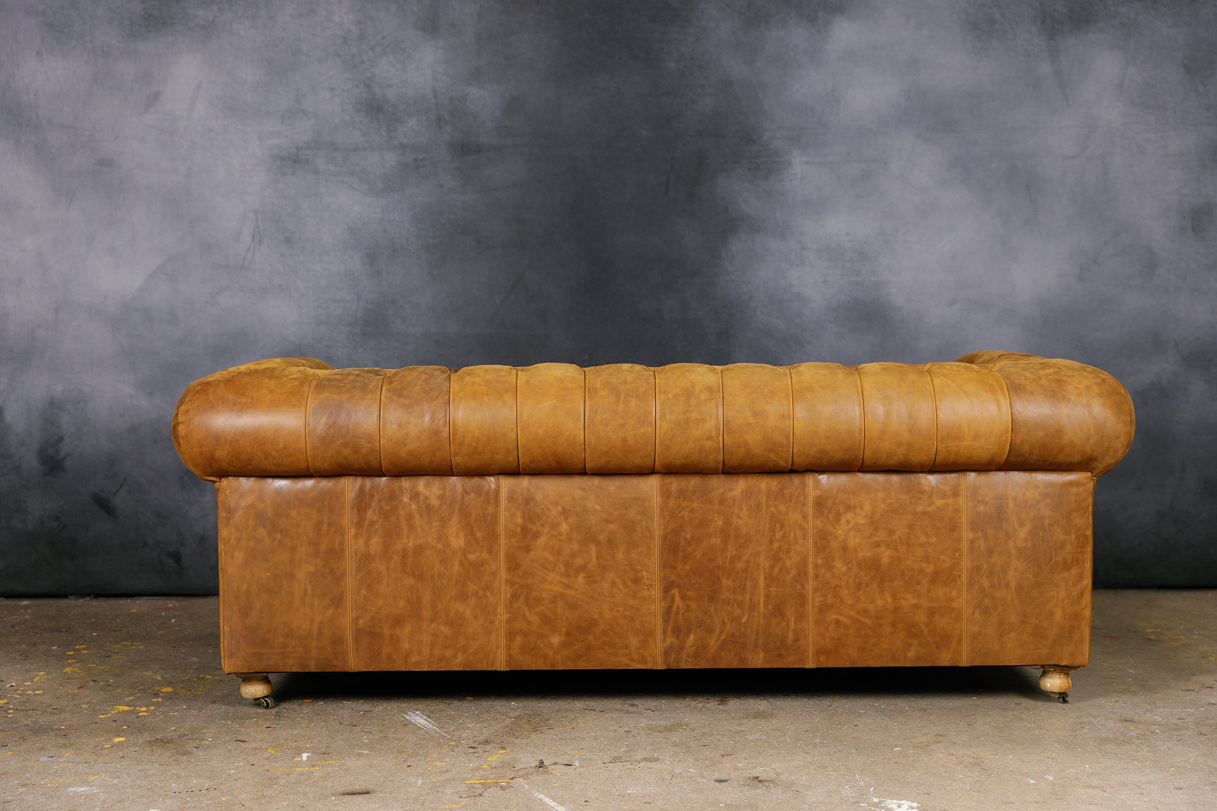 CLASSIC CHESTERFIELD SOFA