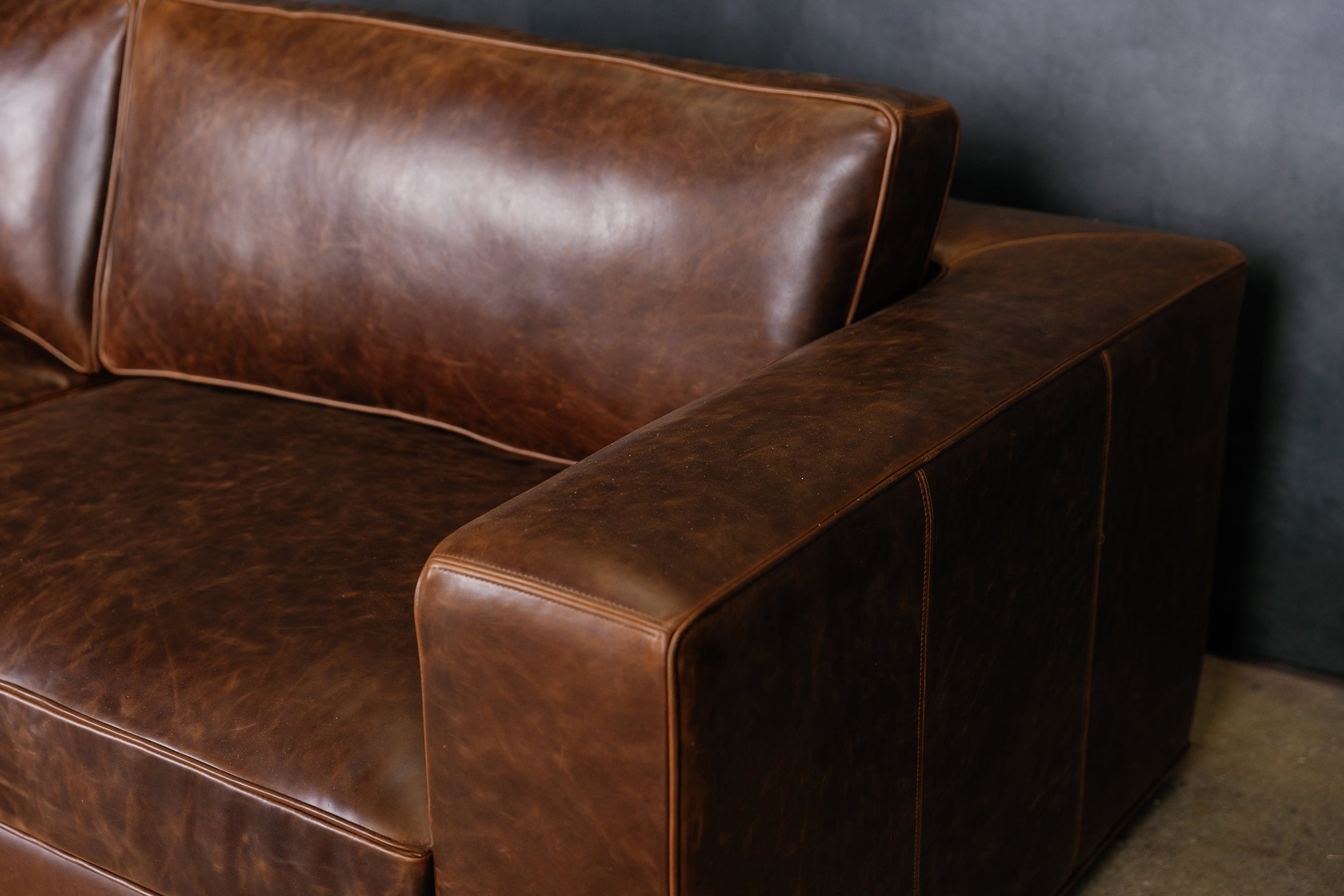 MADDEX LEATHER SOFA