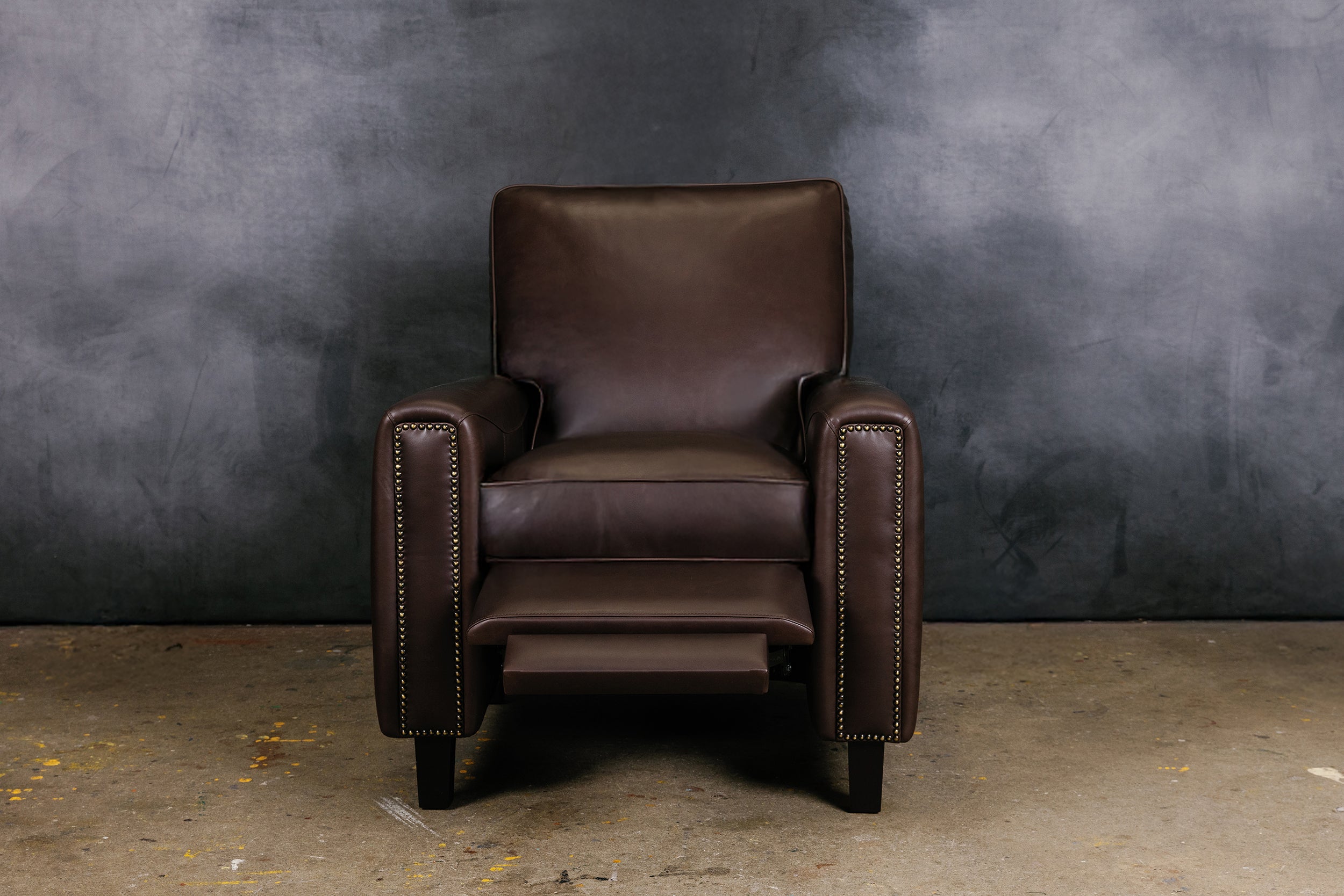 IOWA LEATHER RECLINER CHAIR