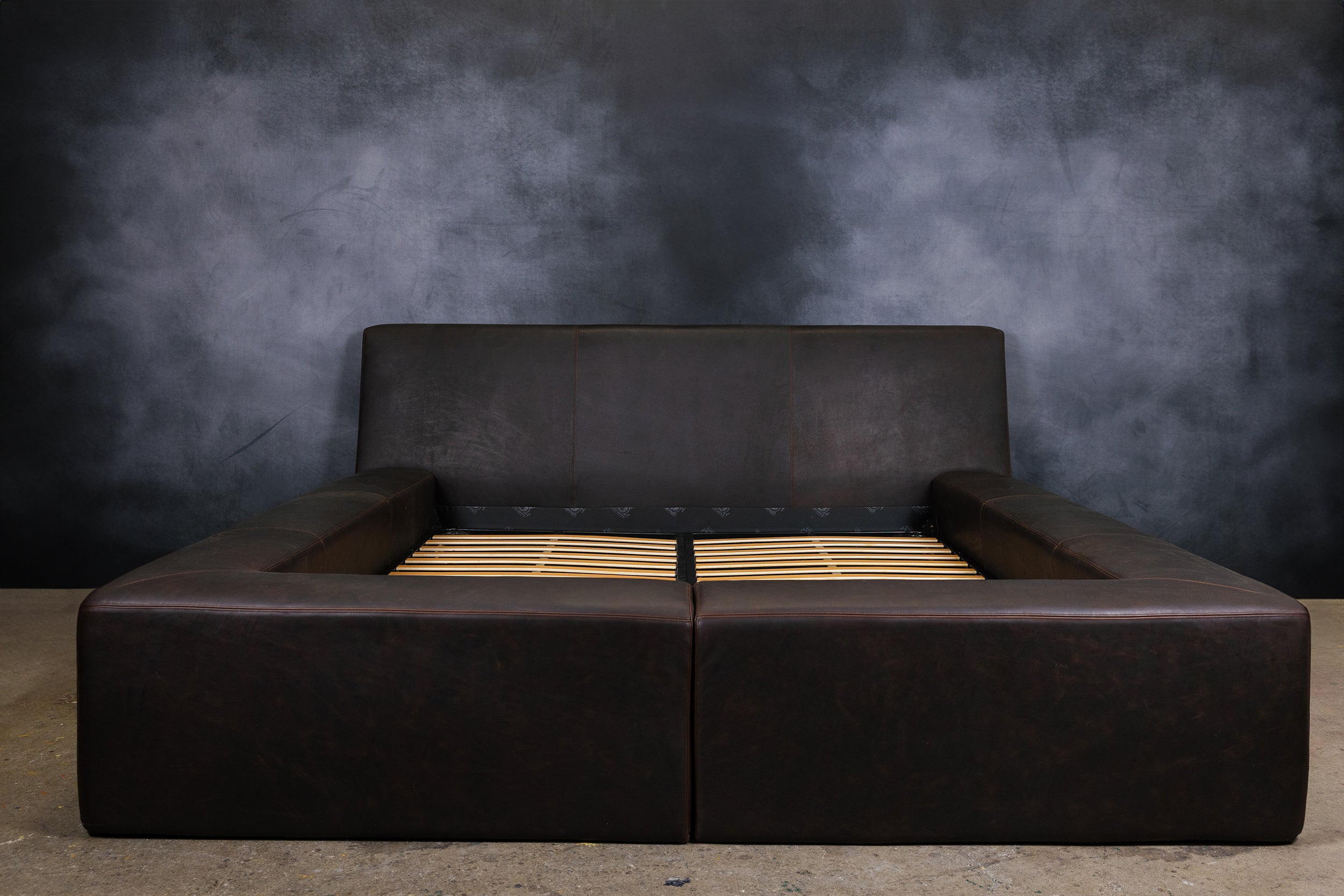 CORPORAL LEATHER BED