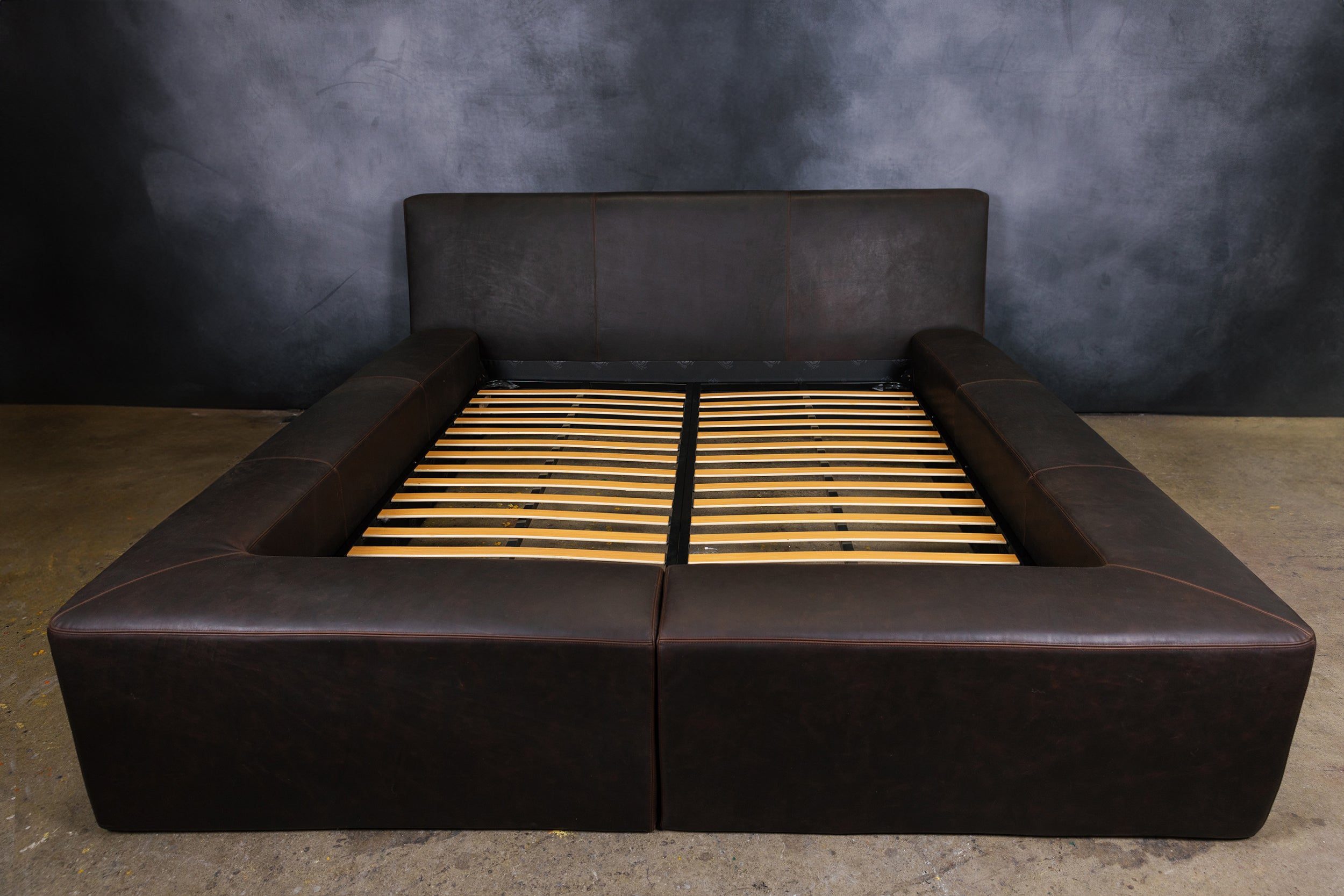 CORPORAL LEATHER BED