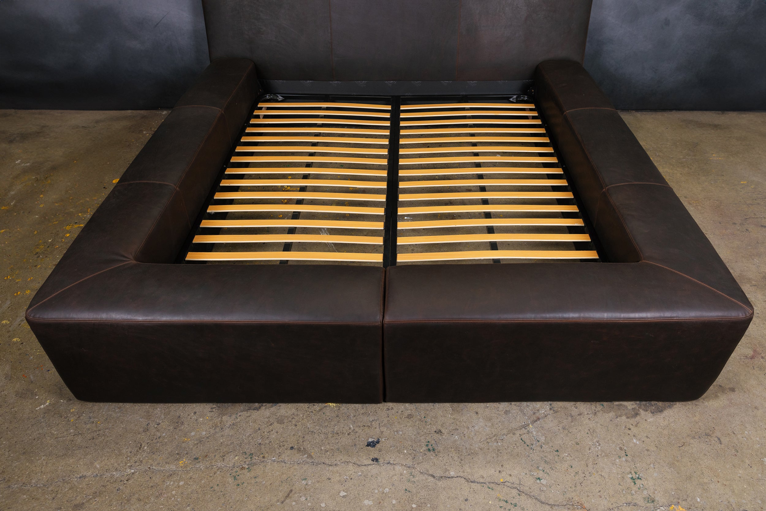 CORPORAL LEATHER BED