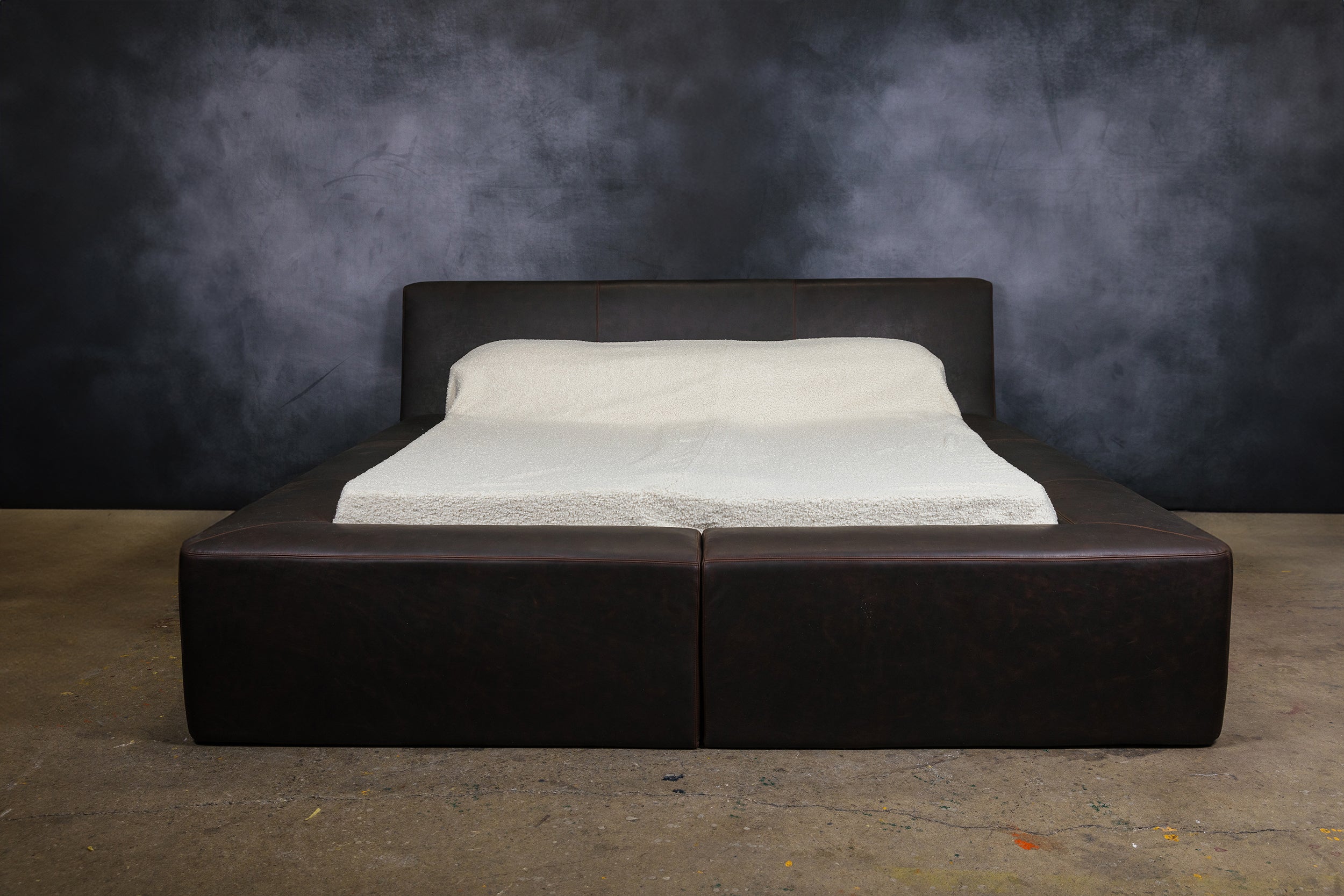CORPORAL LEATHER BED