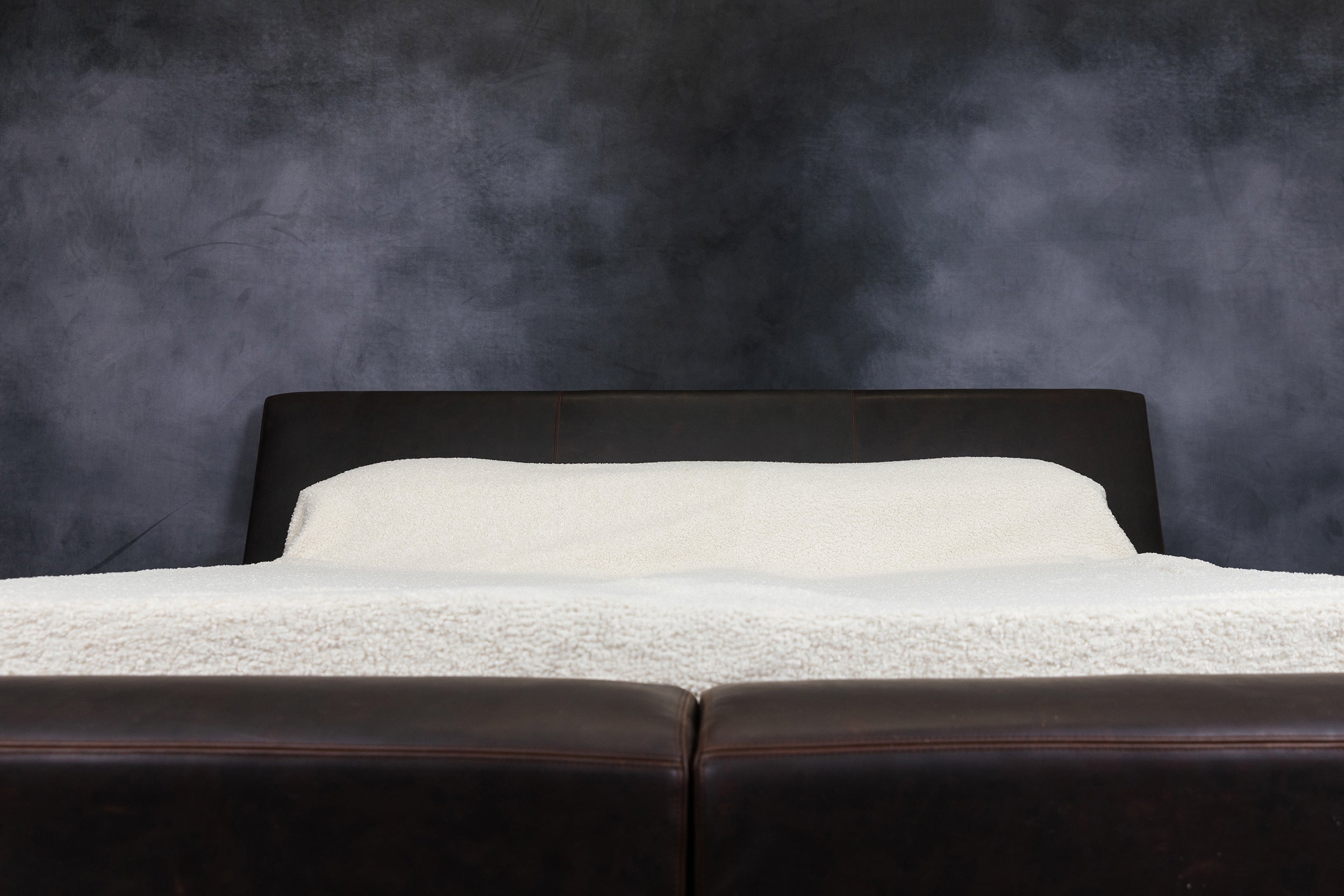 CORPORAL LEATHER BED