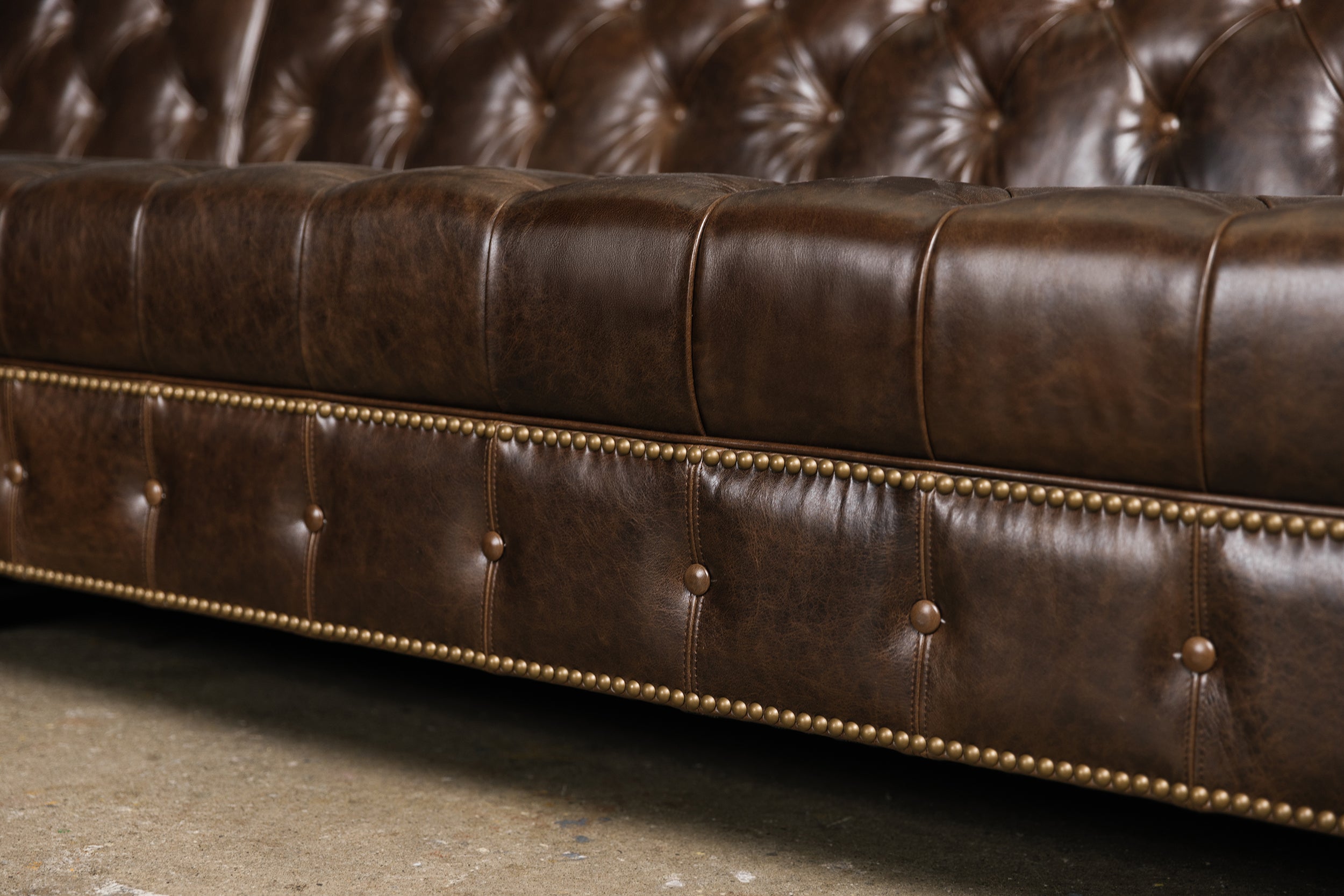 THE ROYAL ELEGANCE  LUXURY TUFTED SECTIONAL