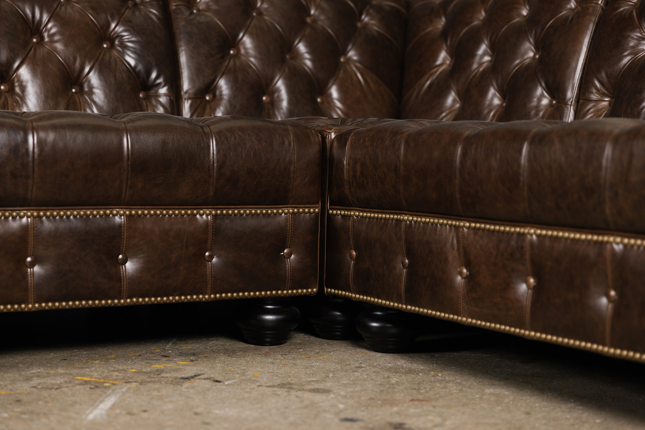 THE ROYAL ELEGANCE  LUXURY TUFTED SECTIONAL