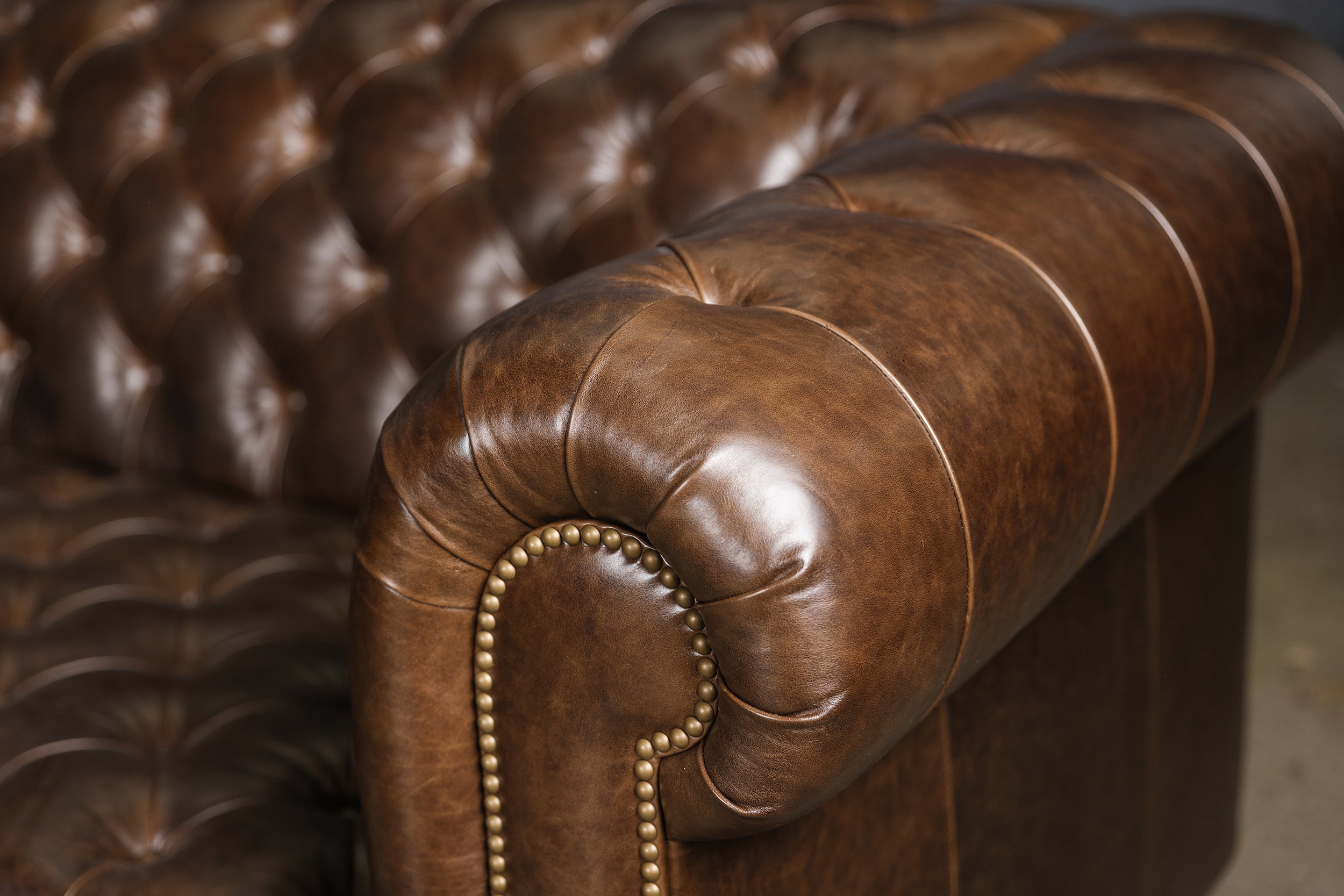 THE ROYAL ELEGANCE  LUXURY TUFTED SECTIONAL