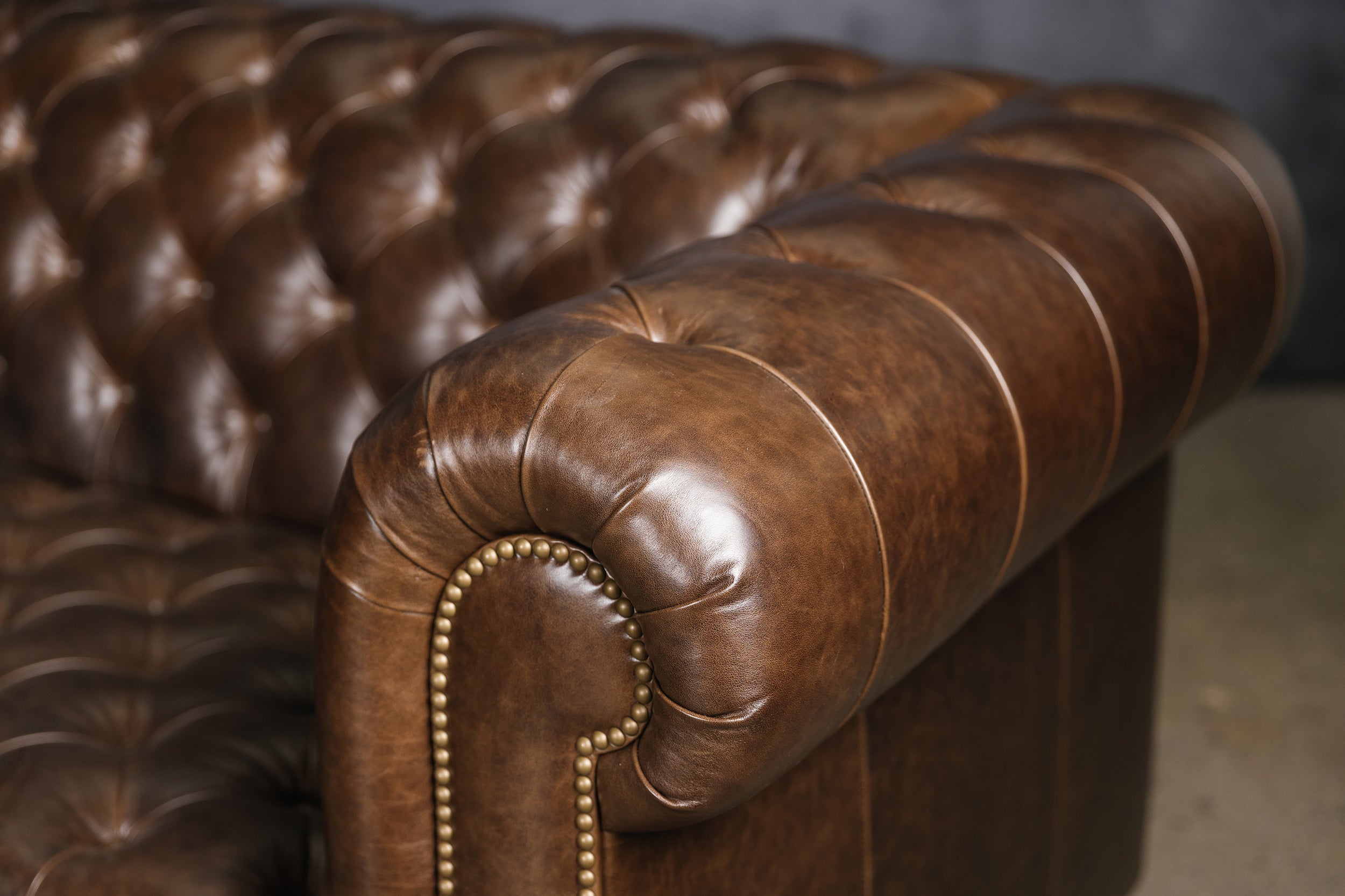 THE ROYAL ELEGANCE  LUXURY TUFTED SECTIONAL