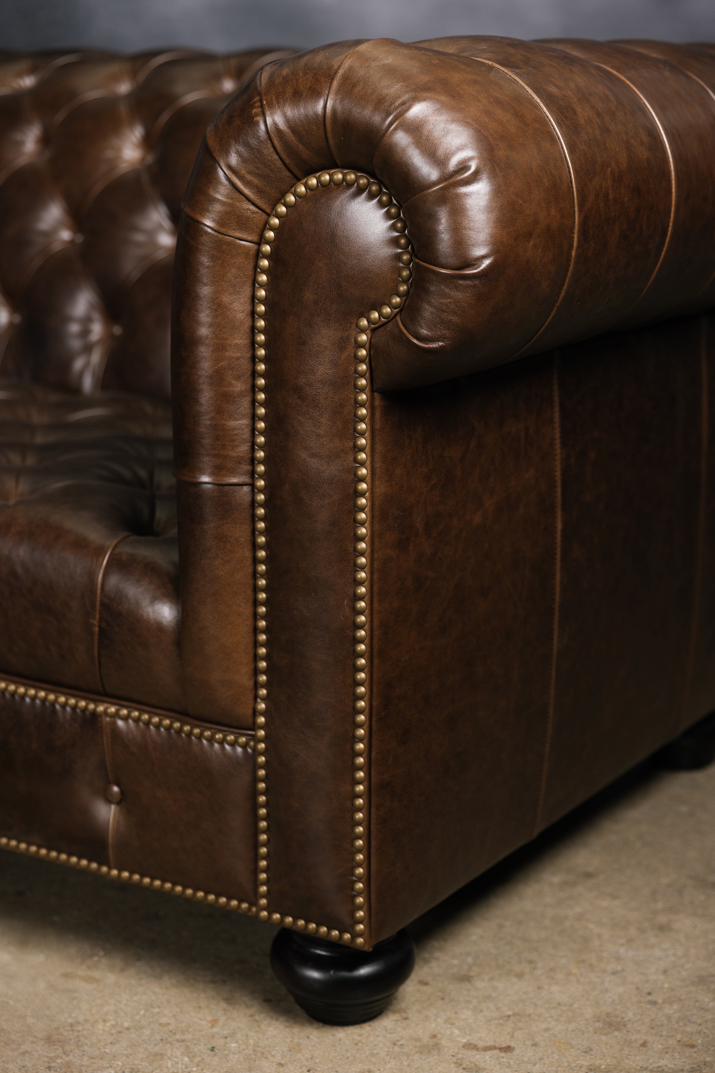 THE ROYAL ELEGANCE  LUXURY TUFTED SECTIONAL