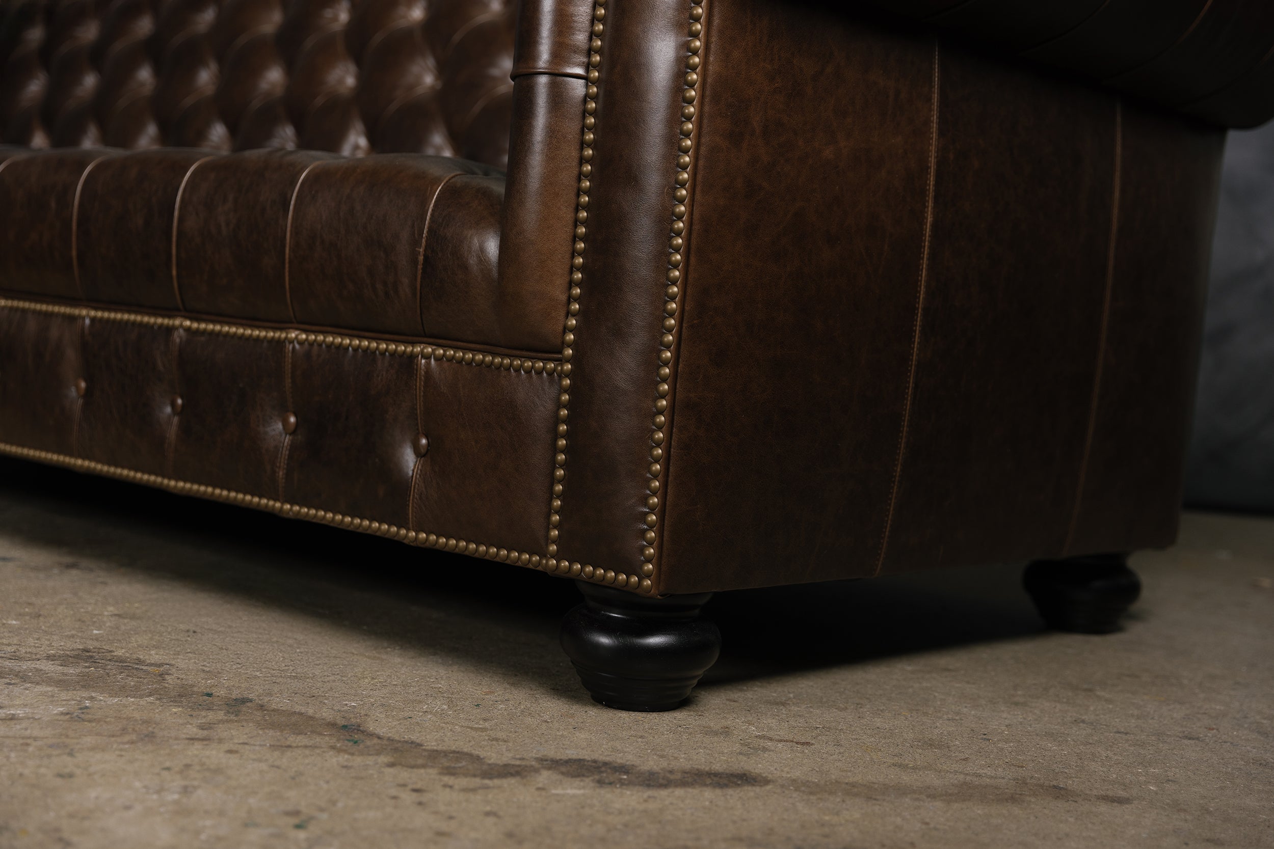 THE ROYAL ELEGANCE  LUXURY TUFTED SECTIONAL