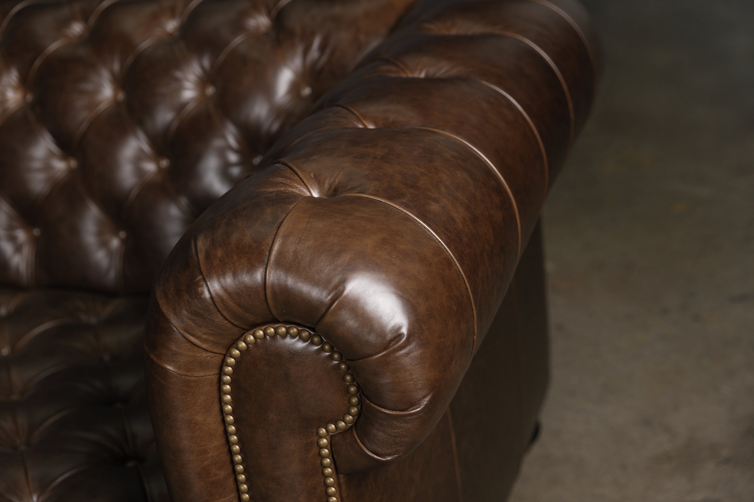 THE ROYAL ELEGANCE  LUXURY TUFTED SECTIONAL