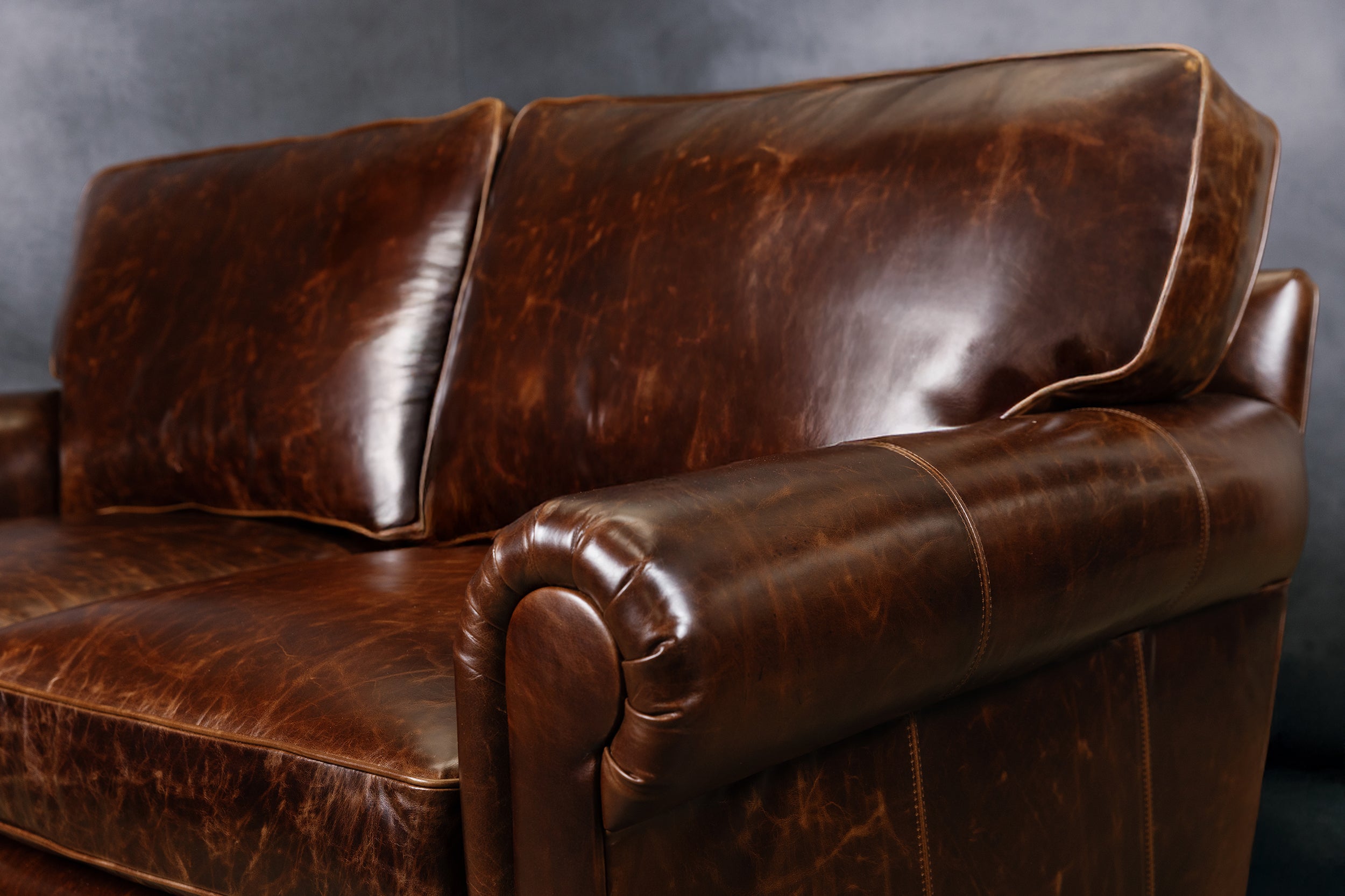 LANNISTER LEATHER LOVESEAT- NOBILITY SERIES