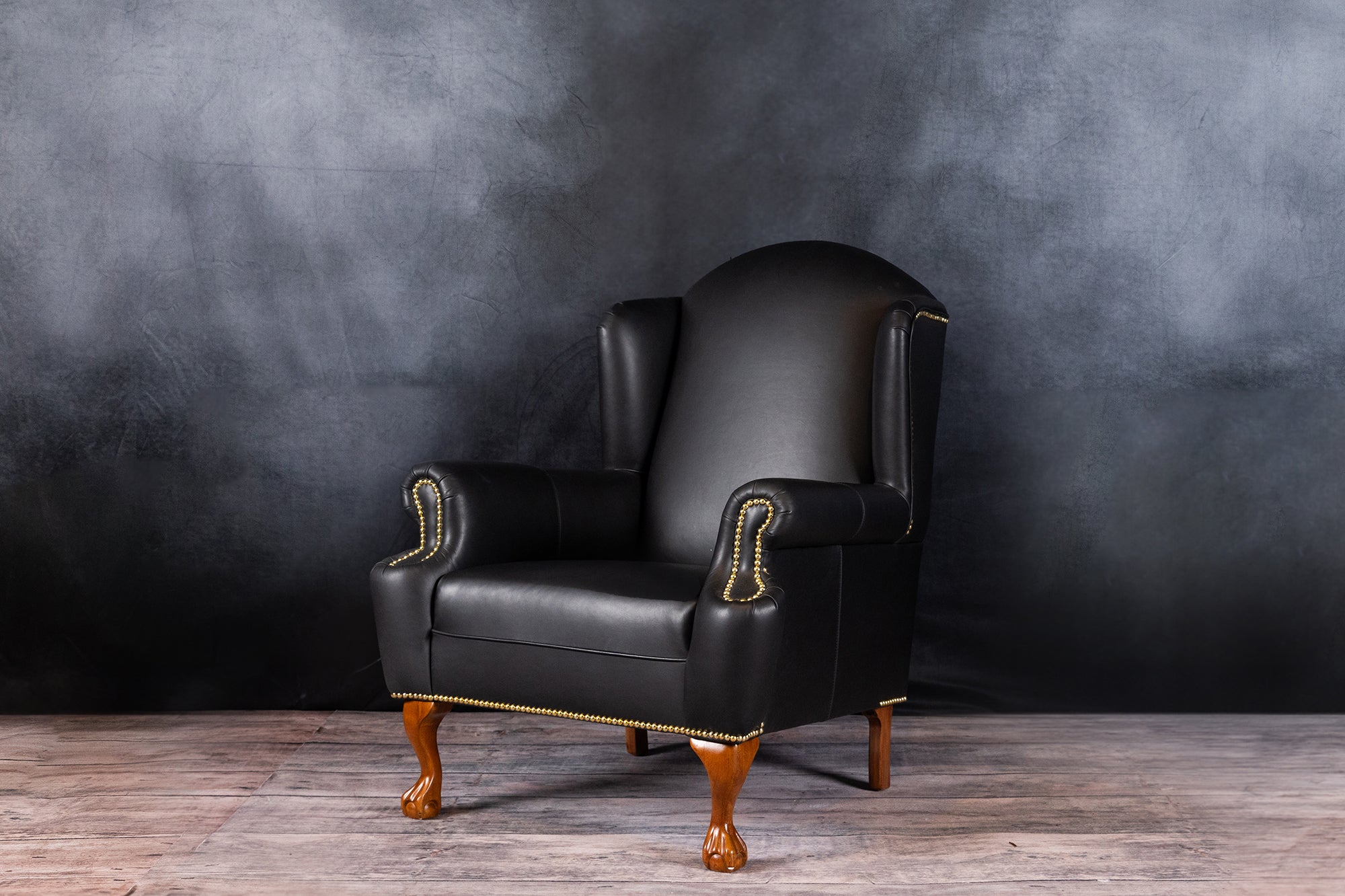 LEATHER CHAIR 