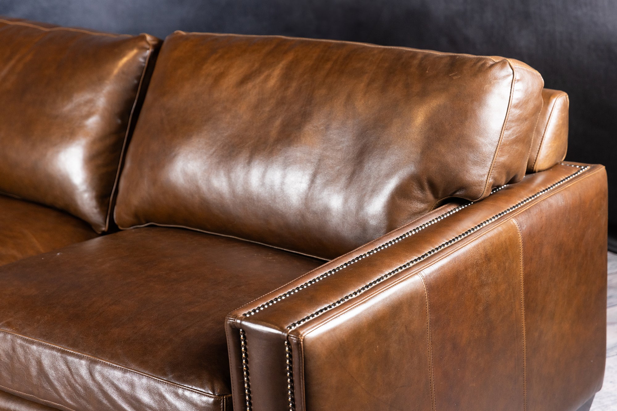 LEATHER SECTIONAL