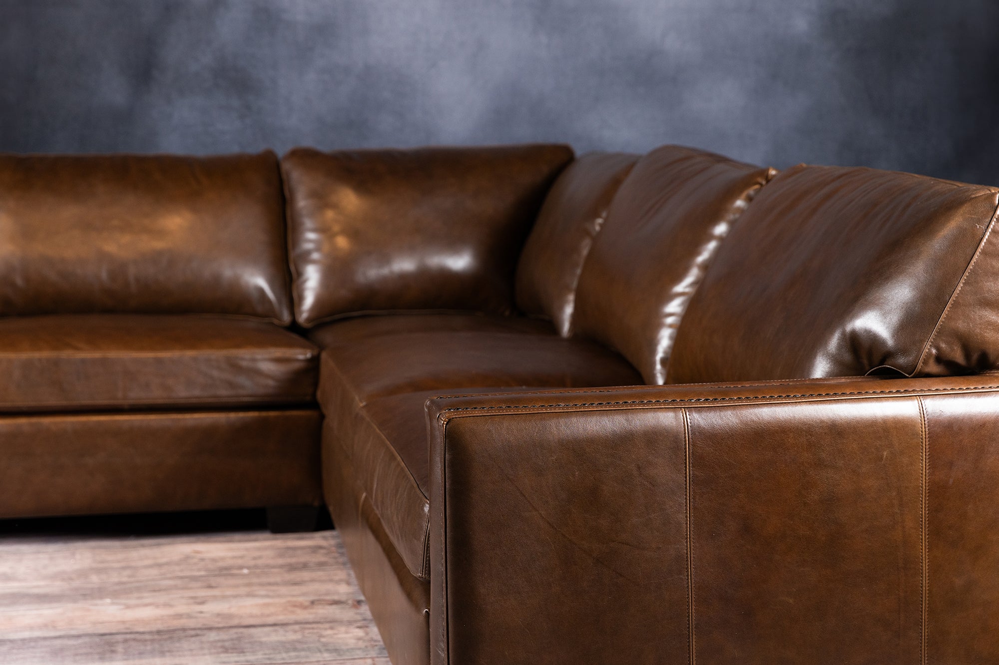 LEATHER SECTIONAL