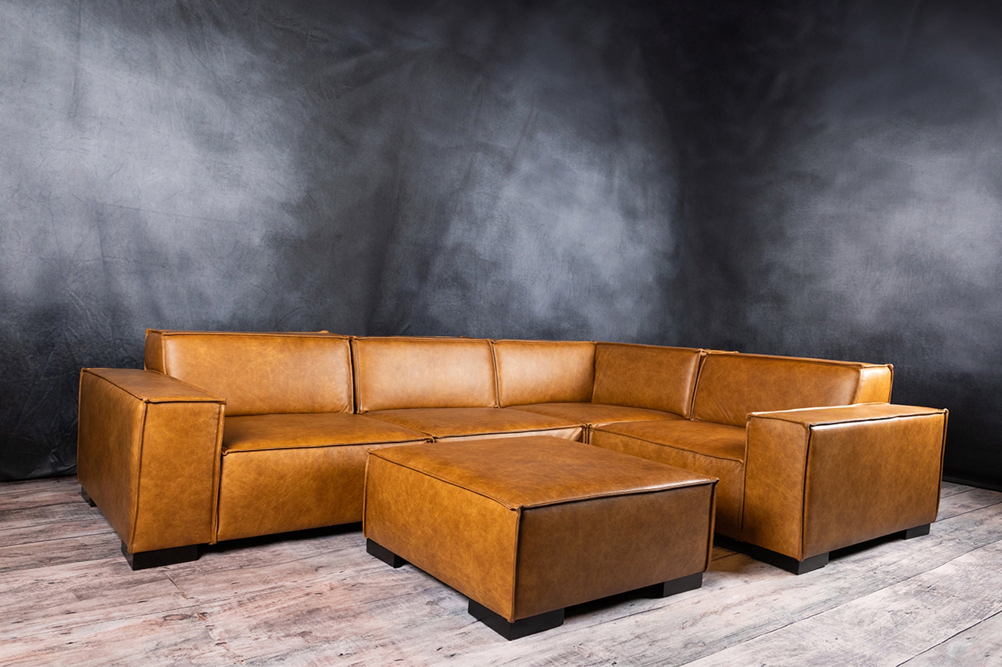 LEATHER SECTIONAL 