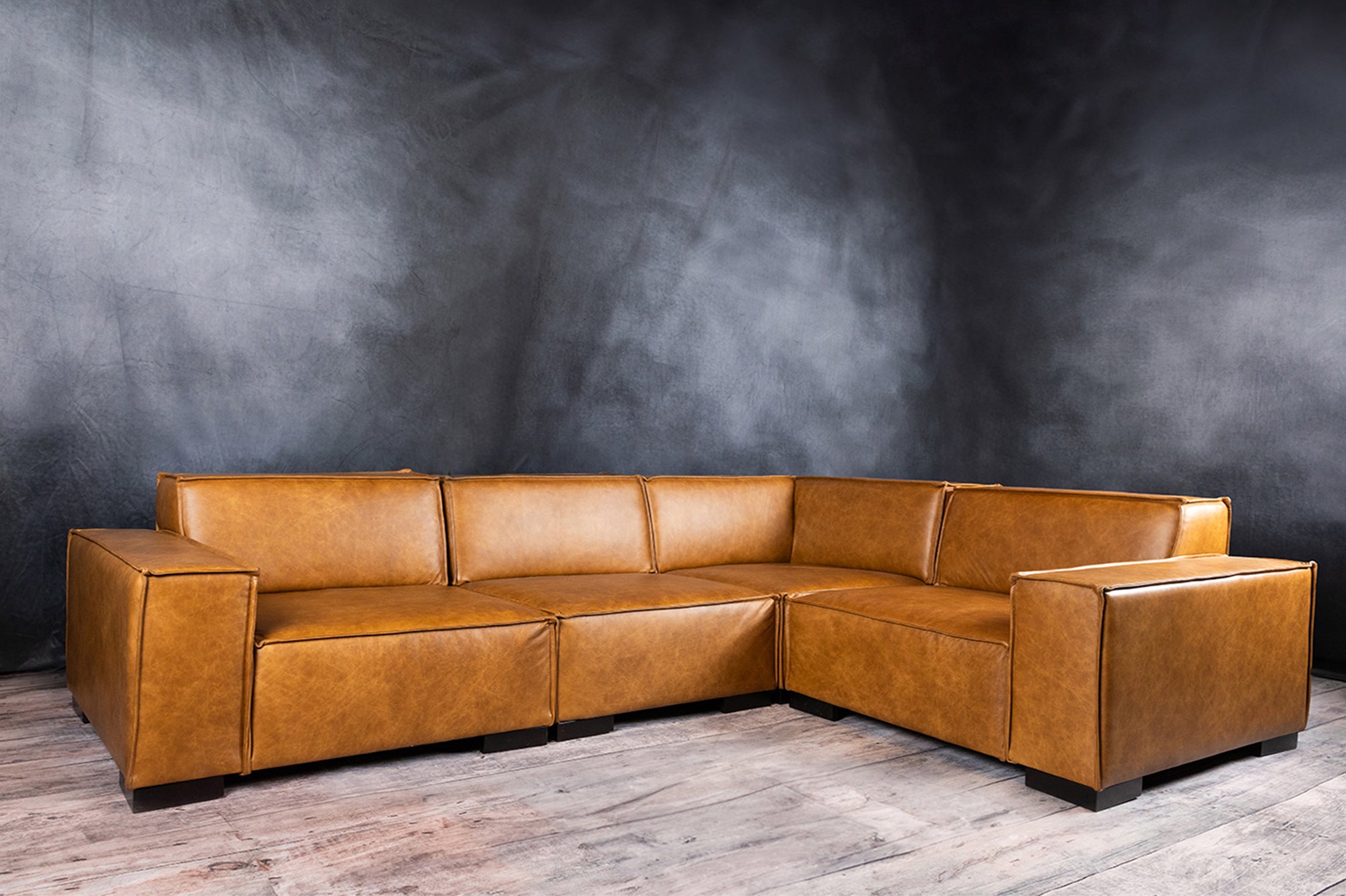 LEATHER SECTIONAL 