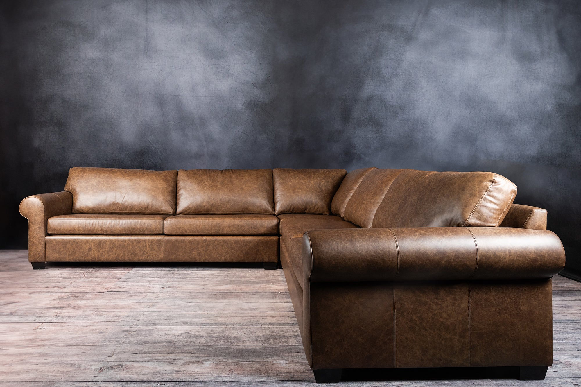 LEATHER SECTIONAL 