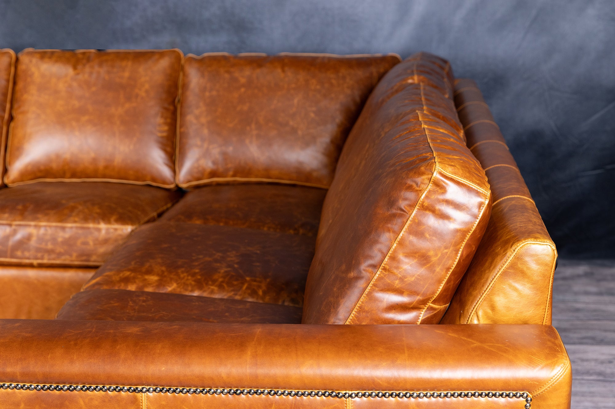 LEATHER SECTIONAL