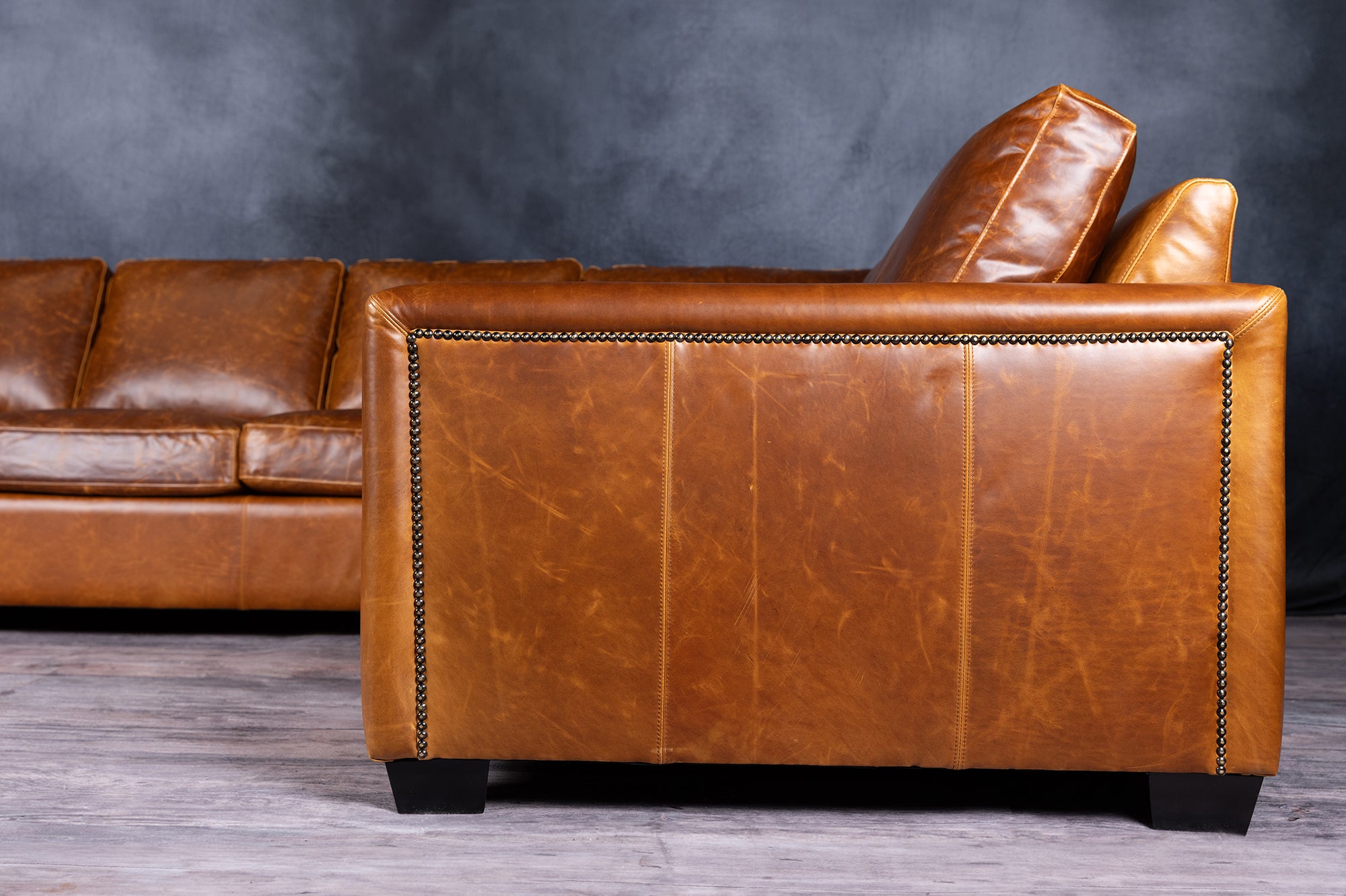 LEATHER SECTIONAL