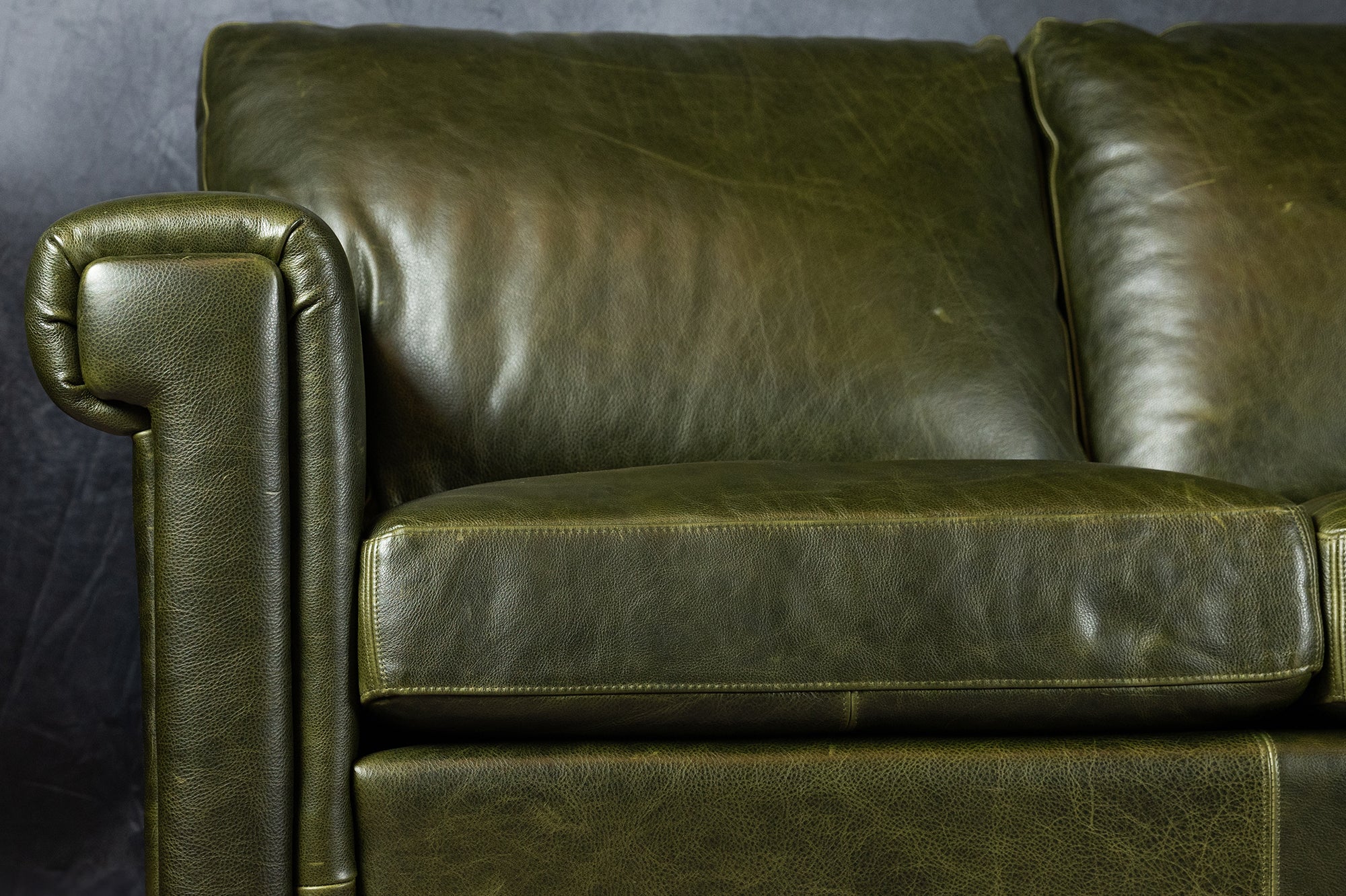 LEATHER SECTIONAL 