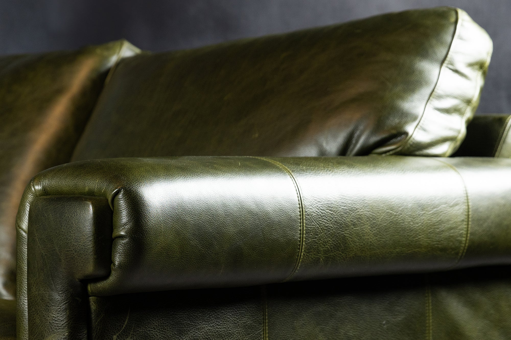 LEATHER SECTIONAL