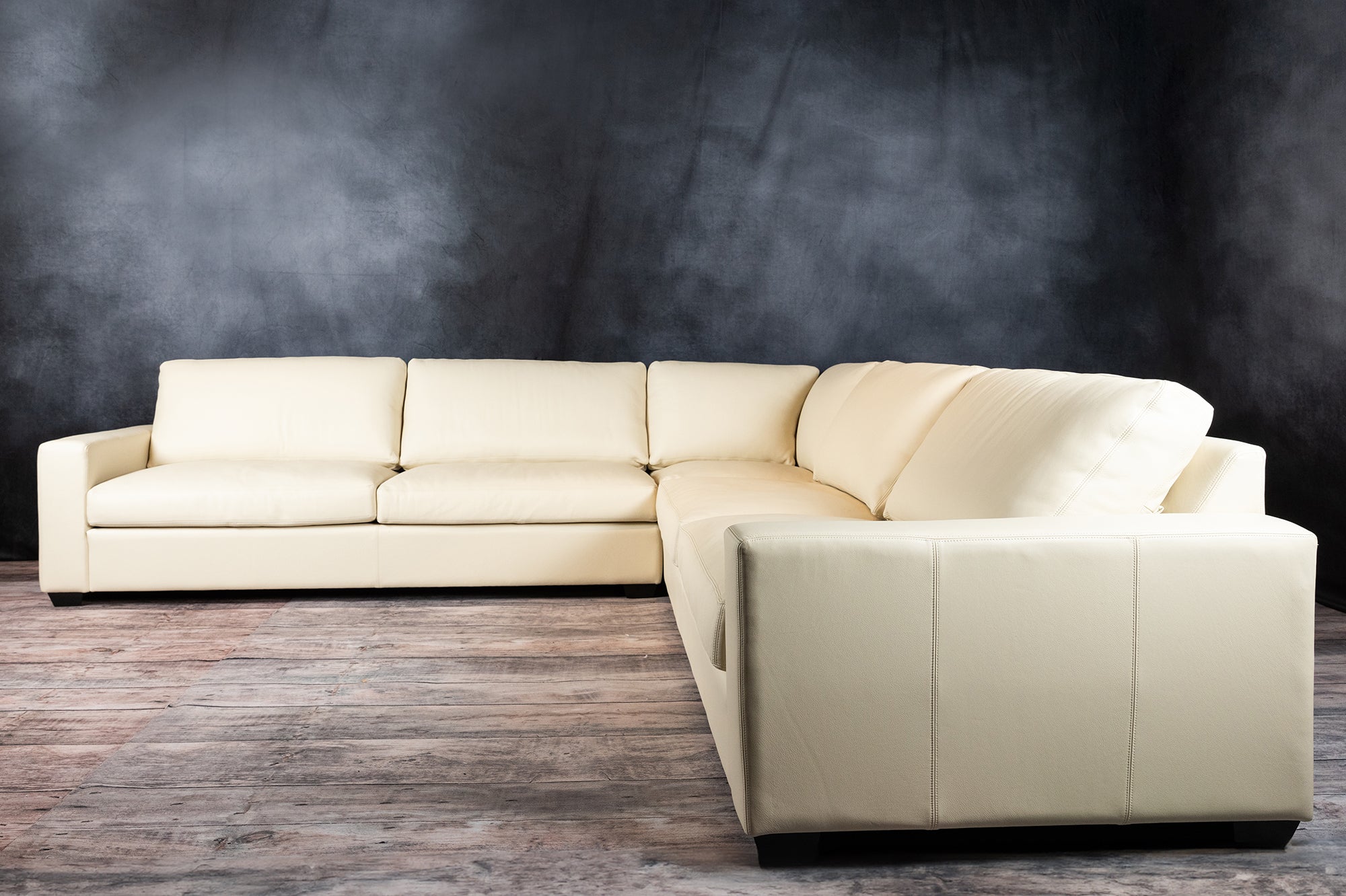 LEATHER SECTIONAL 