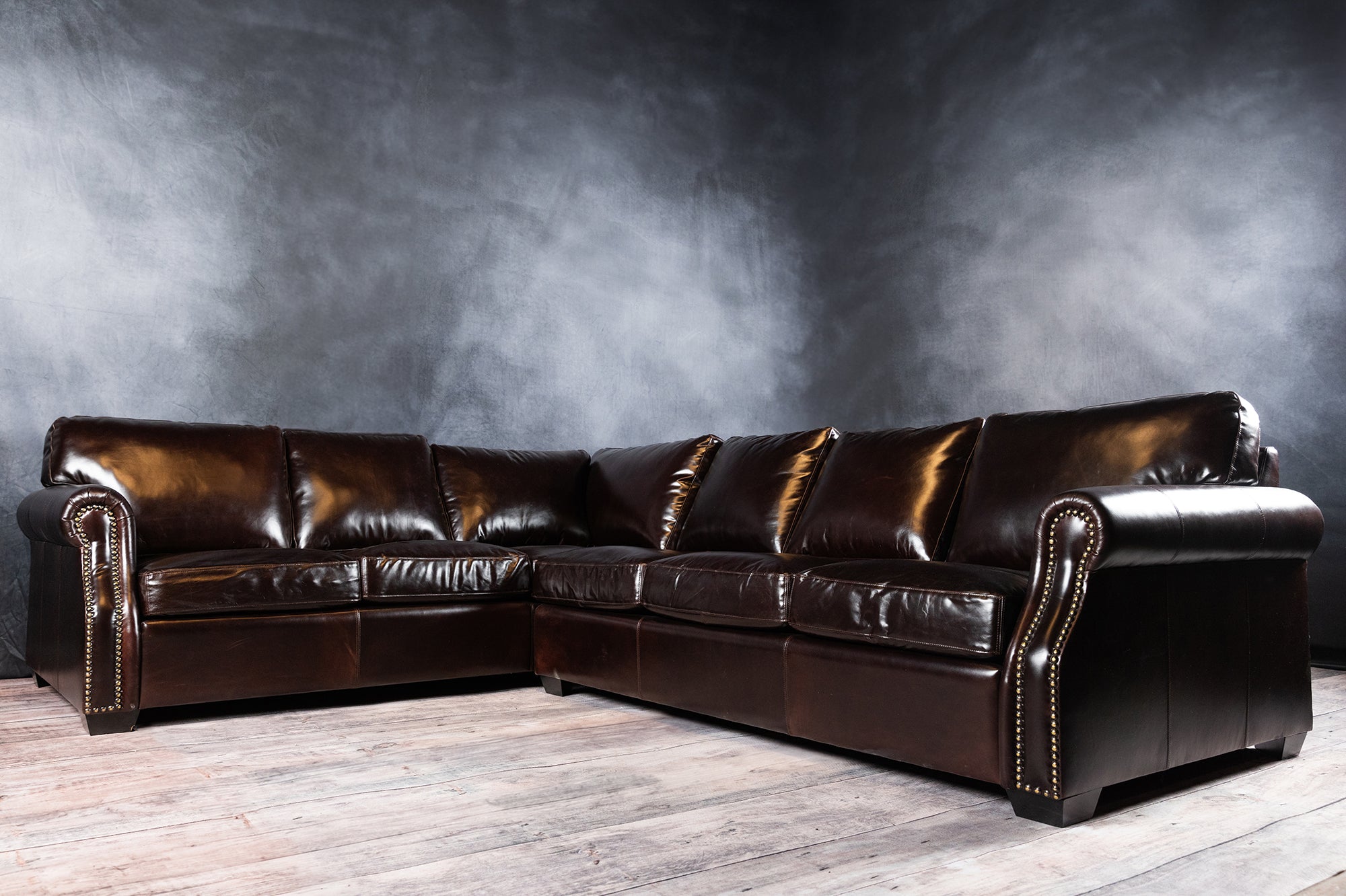 LEATHER SECTIONAL 