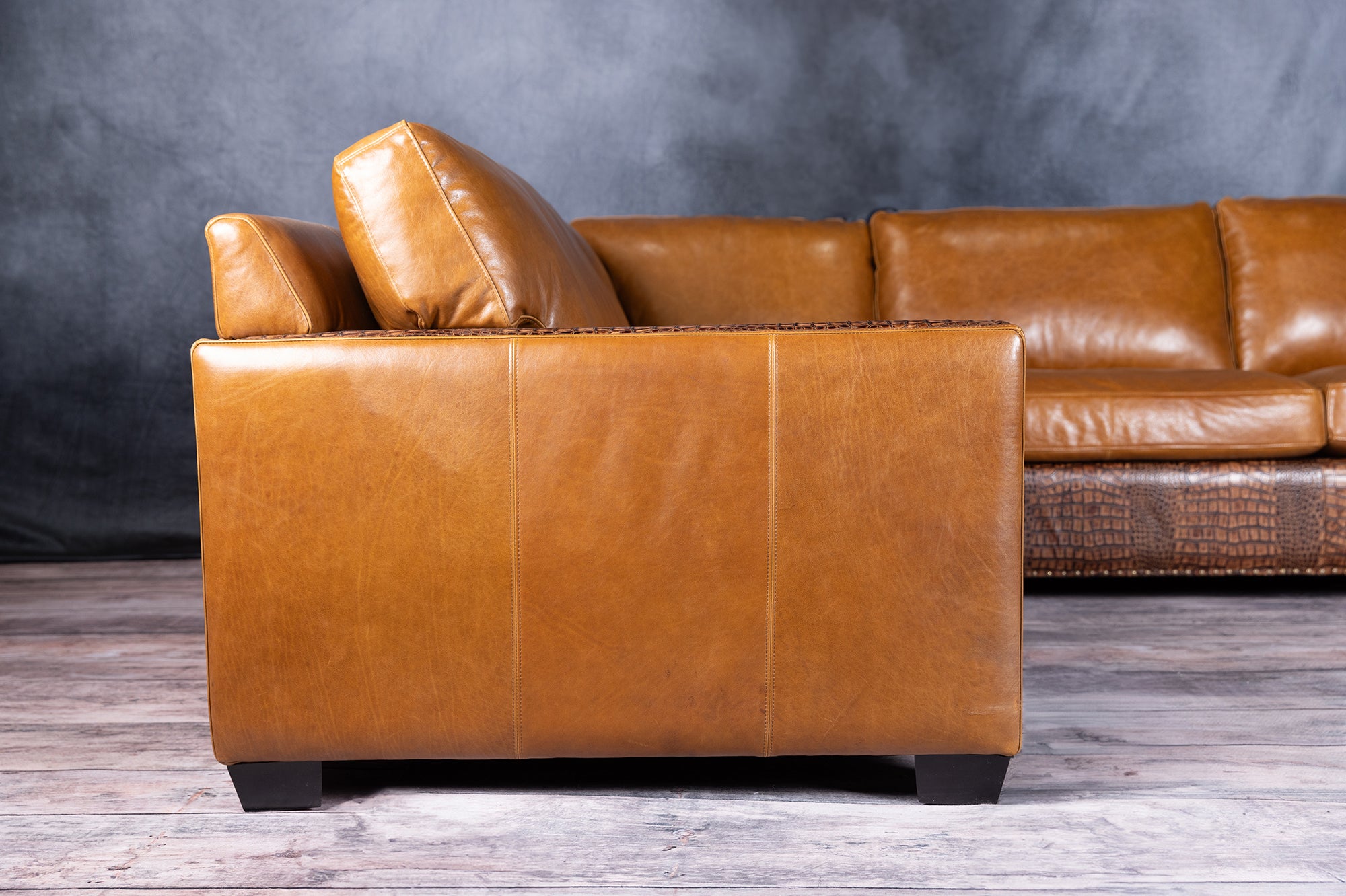 LEATHER SECTIONAL