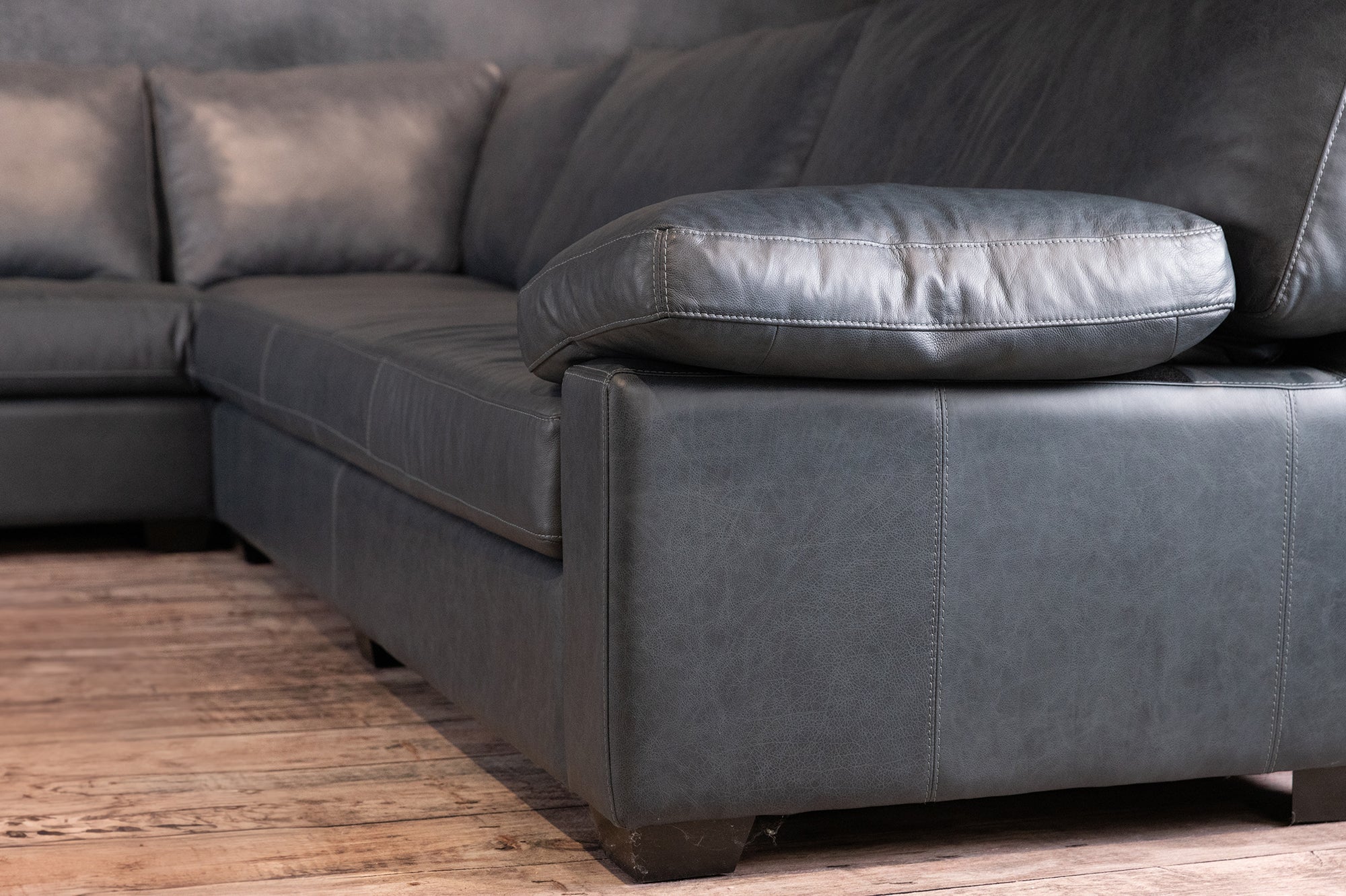 LEATHER SECTIONAL