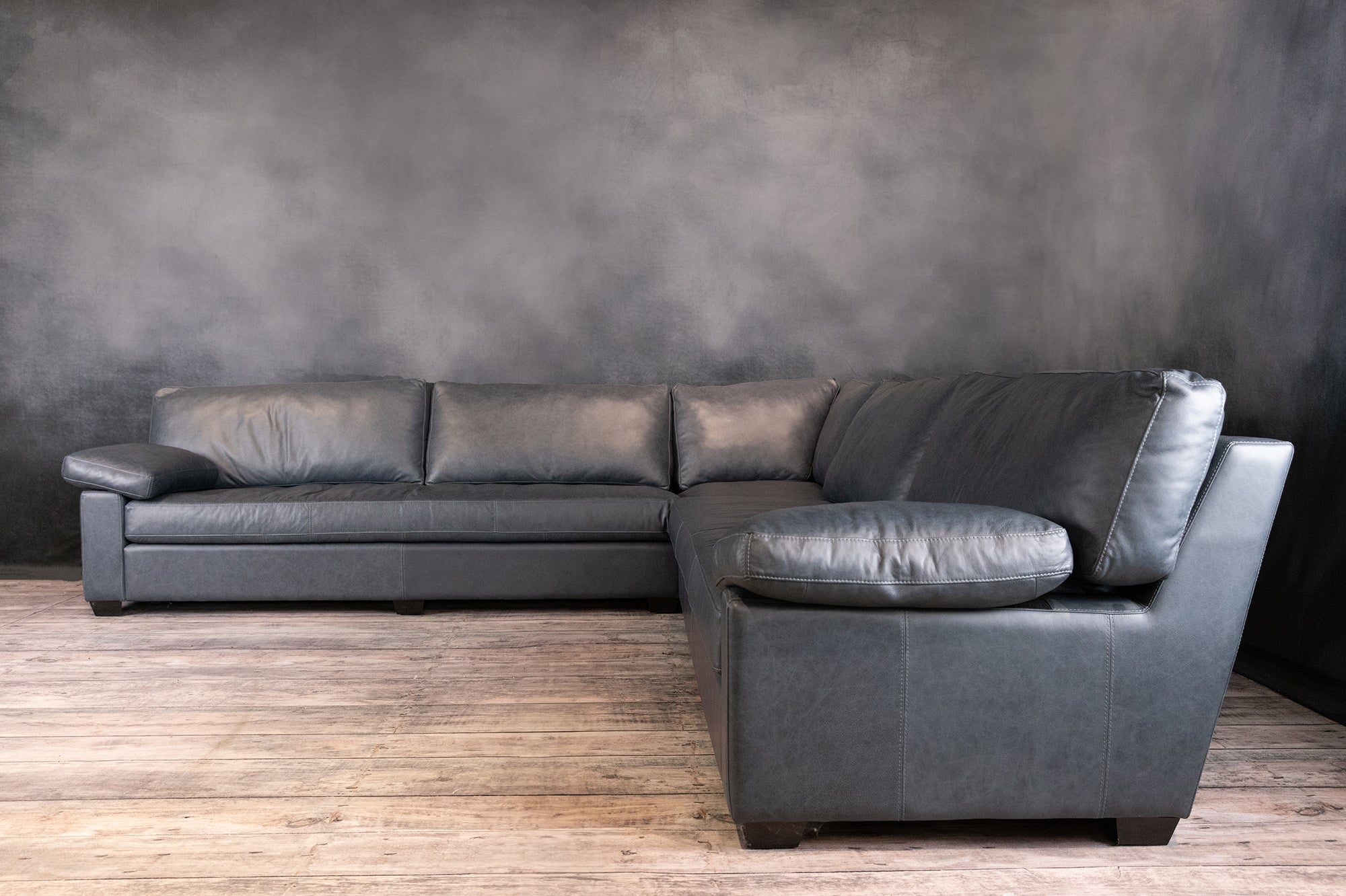 LEATHER SECTIONAL 