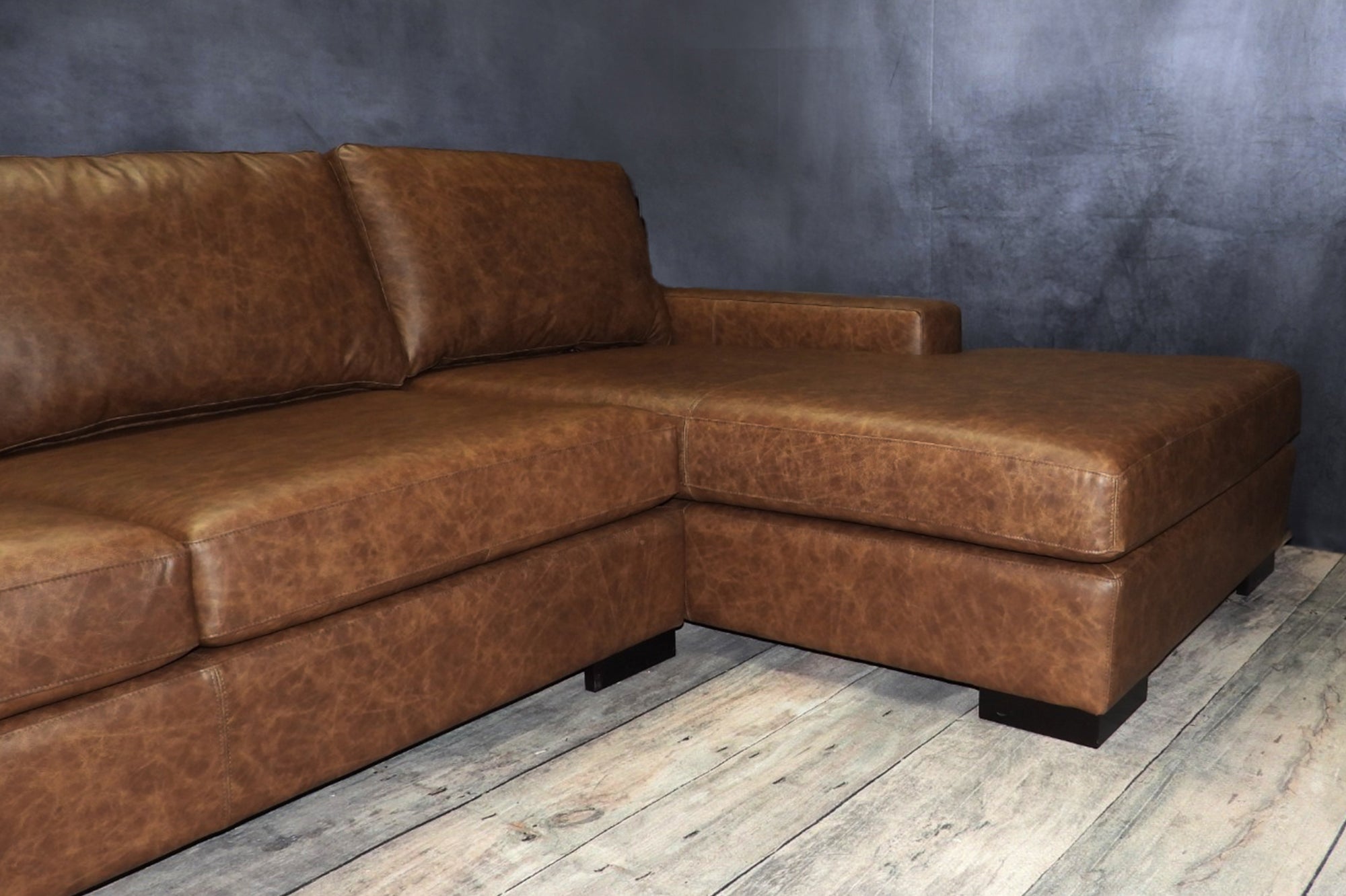 LEATHER SECTIONAL 