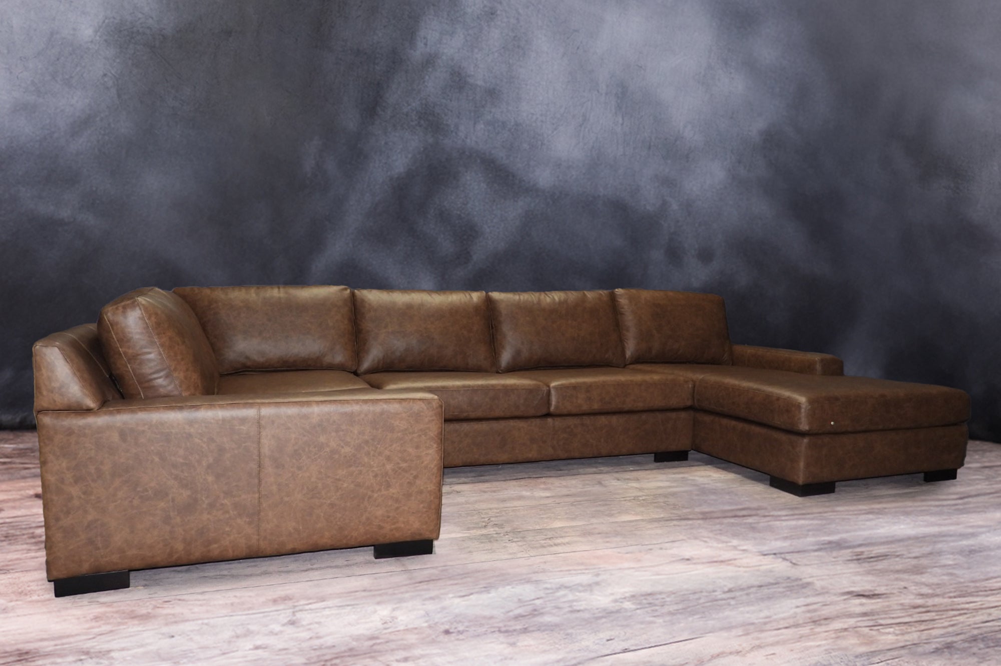 LEATHER SECTIONAL 