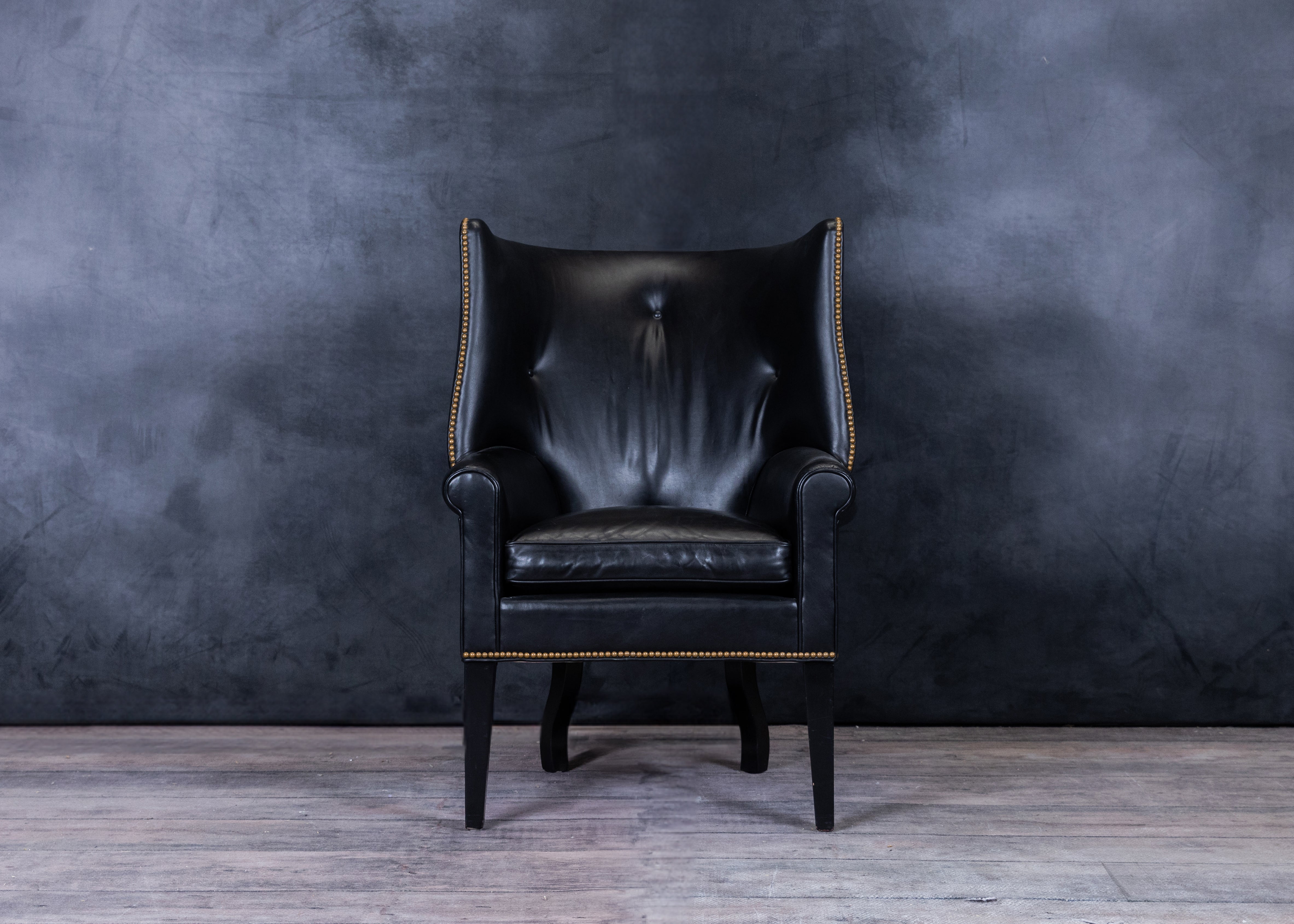 GOTHAM LEATHER CHAIR